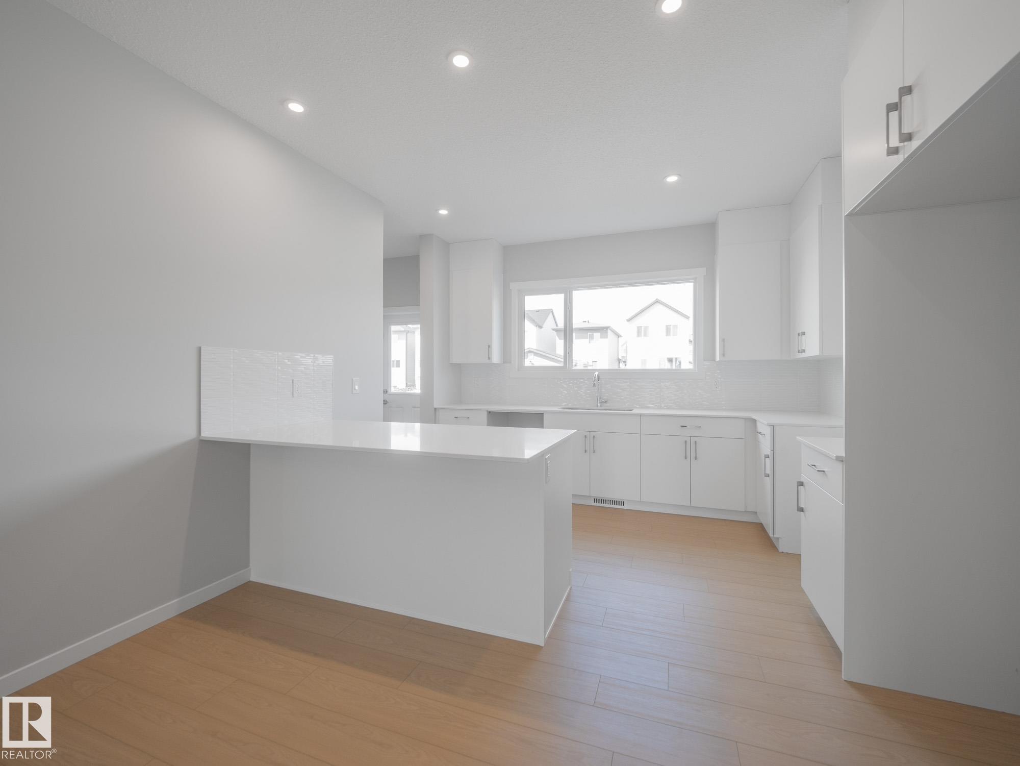 https://zimg.paragon.ice.com/ParagonImages/Property/PM/RAE/225400618/13/0/0/d957d8ab5038c220d58b2dc128817225/1/10a7e77708e9f2efb548585377119a30/225400618-d2bb4e98-65a2-48df-8a5c-3f7215d13154.JPG