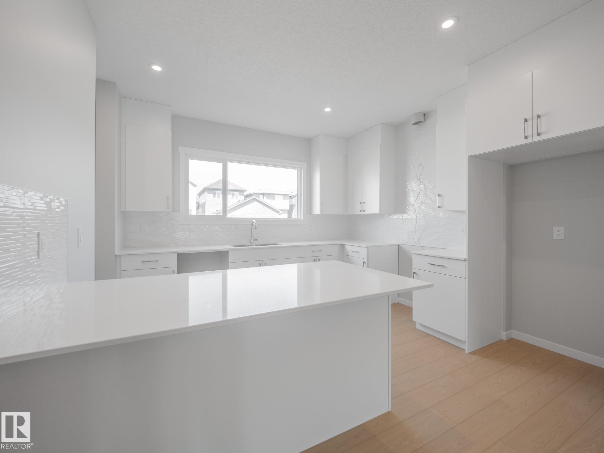 https://zimg.paragon.ice.com/ParagonImages/Property/PM/RAE/225400618/14/0/0/fb3a76b5fe1a87906a78e7e45d1f8435/1/10a7e77708e9f2efb548585377119a30/225400618-93d5adf3-7495-4382-98d5-0b386d9f0983.JPG