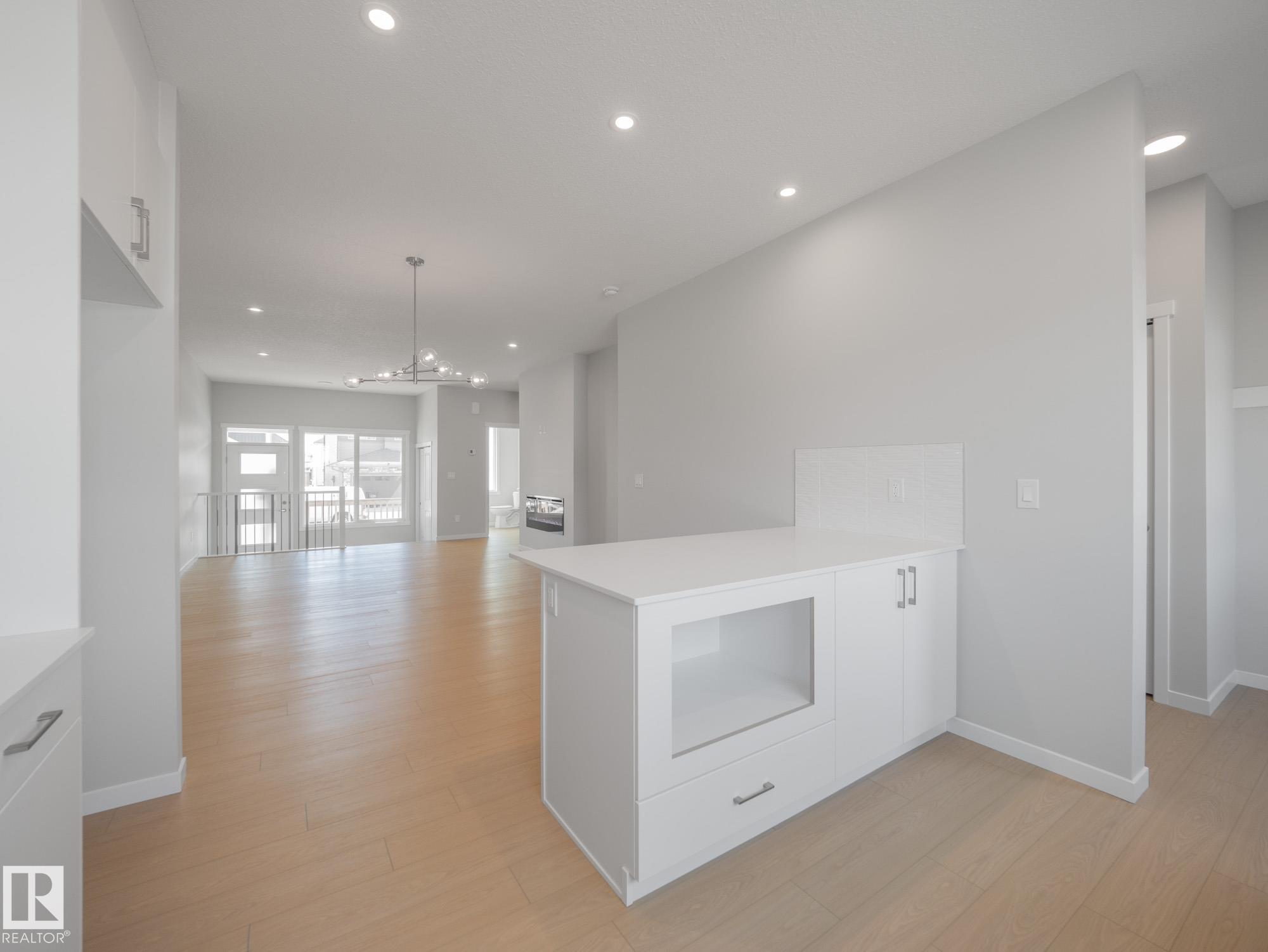 https://zimg.paragon.ice.com/ParagonImages/Property/PM/RAE/225400618/15/0/0/5fa0439fd3fd4a1f40cf7e995a907f14/1/10a7e77708e9f2efb548585377119a30/225400618-274844f6-aaa3-467f-8612-76d1d4555082.JPG