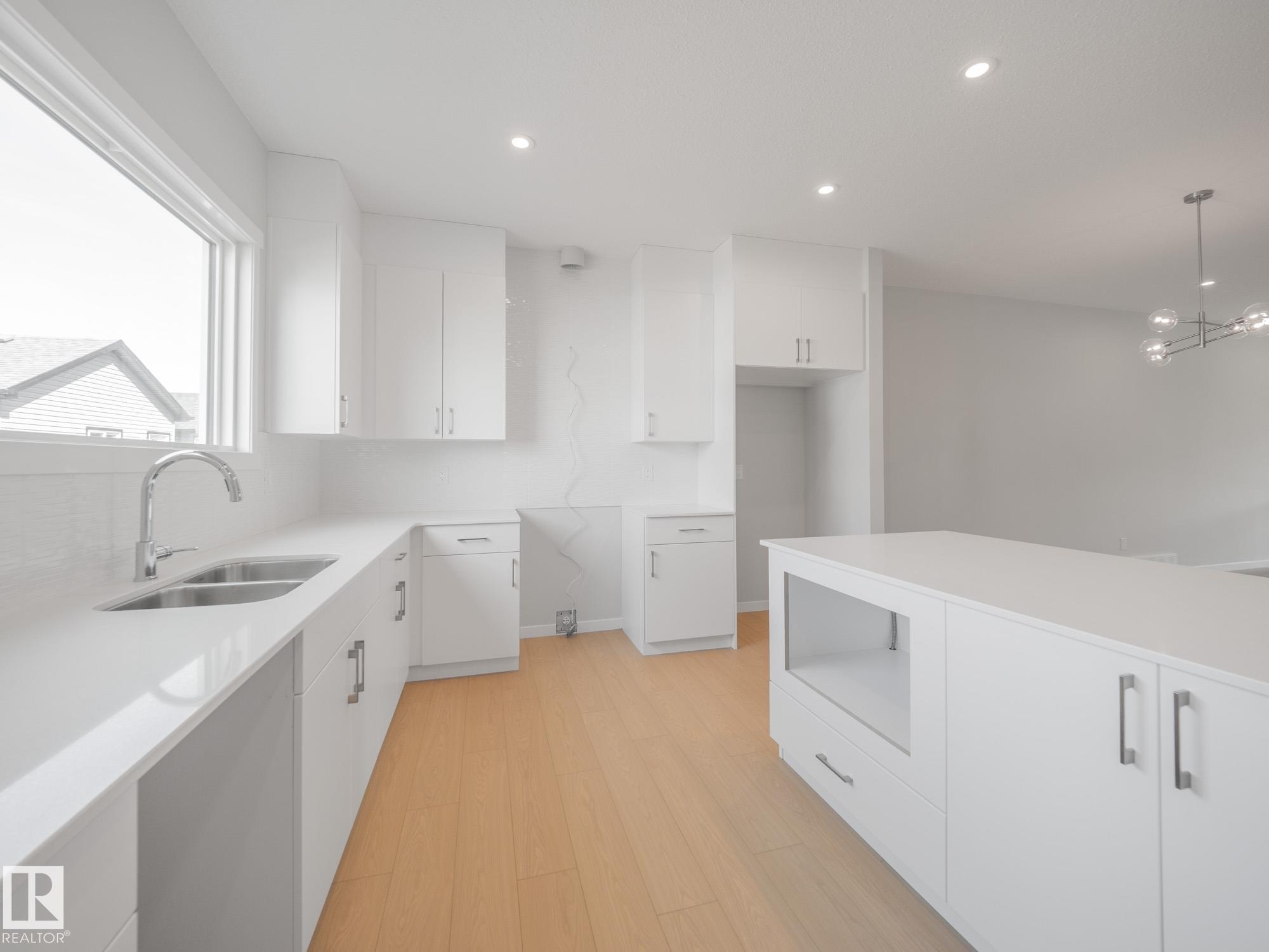 https://zimg.paragon.ice.com/ParagonImages/Property/PM/RAE/225400618/16/0/0/b5c4f2f856156a258eed3ec8e3ff6a64/1/10a7e77708e9f2efb548585377119a30/225400618-8506c639-47b6-480f-b3d5-e9c2f0120b67.JPG
