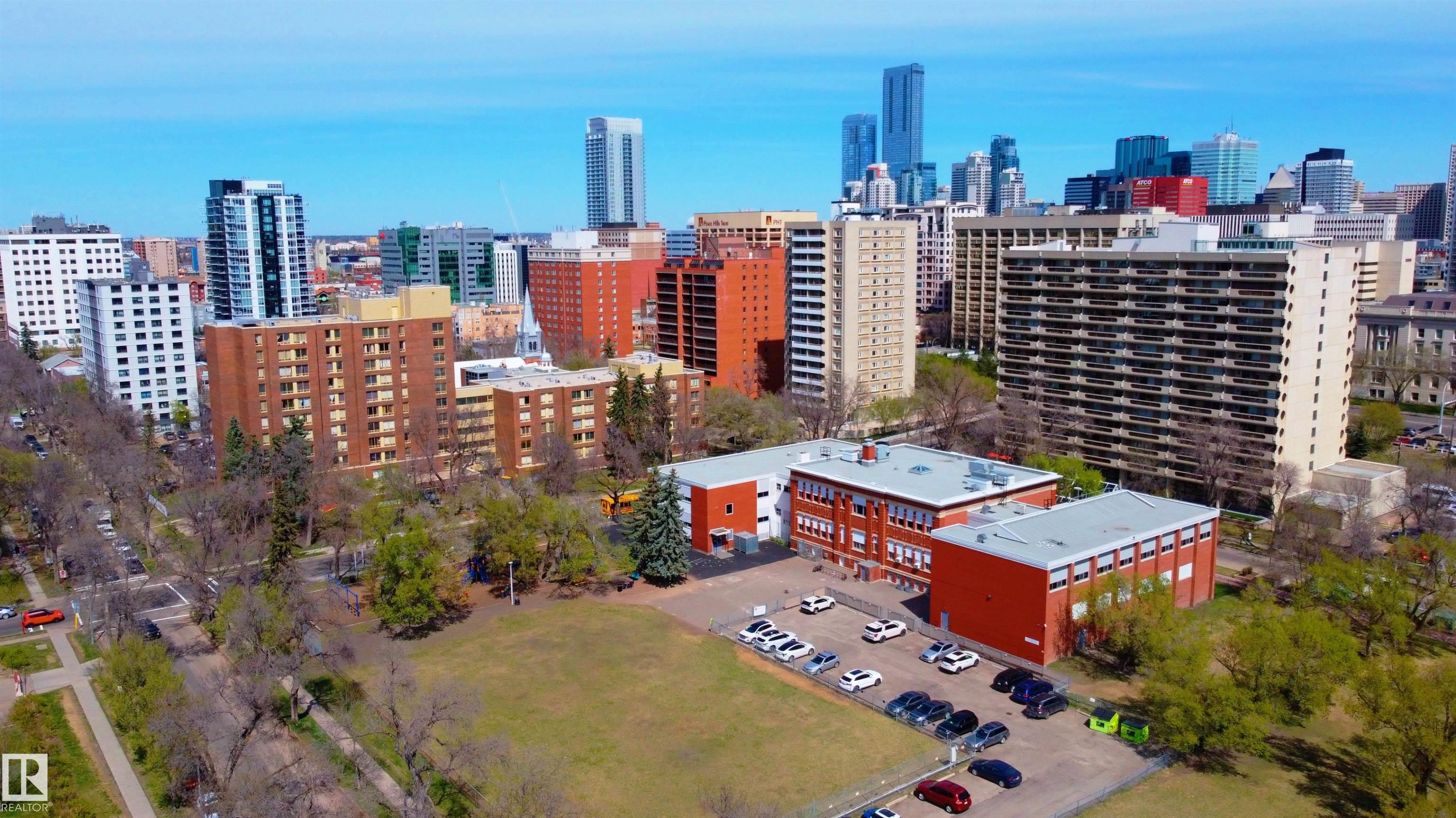 https://zimg.paragon.ice.com/ParagonImages/Property/PM/RAE/225400626/28/0/0/27bb1fcbe3ffaf91b9cade8de3bc5195/1/e032408530f95c90d04a0f542355ac35/225400626-6633d142-dbf8-4059-94b8-a97d88f9a7a6.JPG