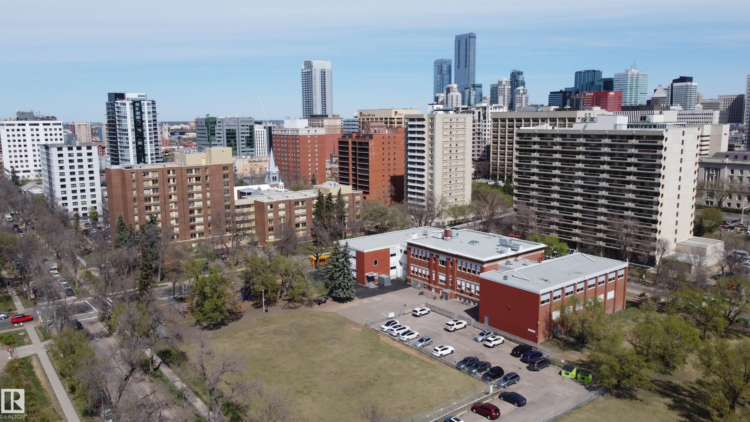 https://zimg.paragon.ice.com/ParagonImages/Property/PM/RAE/225400626/33/0/0/9b5161a311aa0861df65b24285b57b11/1/e032408530f95c90d04a0f542355ac35/225400626-98eb7ab0-1f2a-478c-ac49-02be2a0716e4.JPG