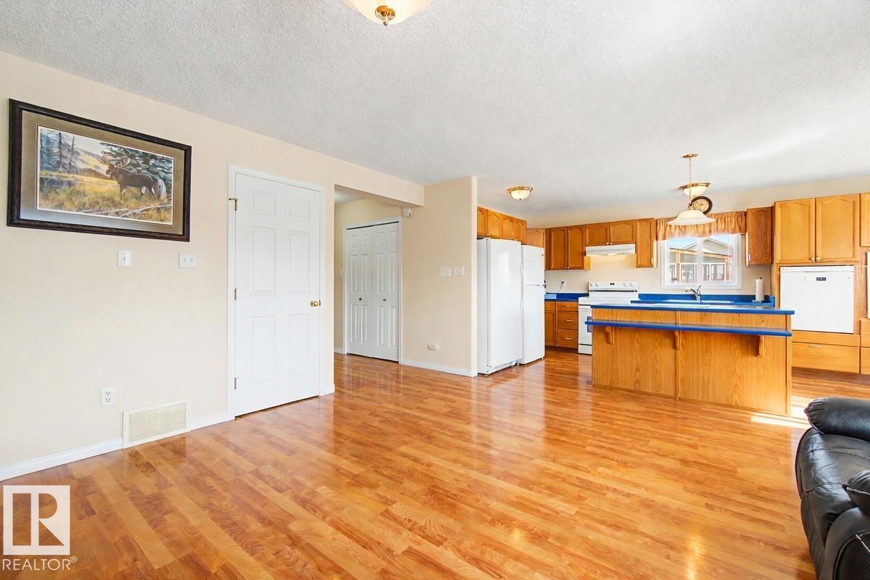 https://zimg.paragon.ice.com/ParagonImages/Property/PM/RAE/225400631/15/0/0/5b08dbb8b359977ca25403bdad481067/1/61c4c8e83ada5f817e170bc4c48cfa09/225400631-e5290d7d-9156-4670-ae00-cedac85bdf65.JPG