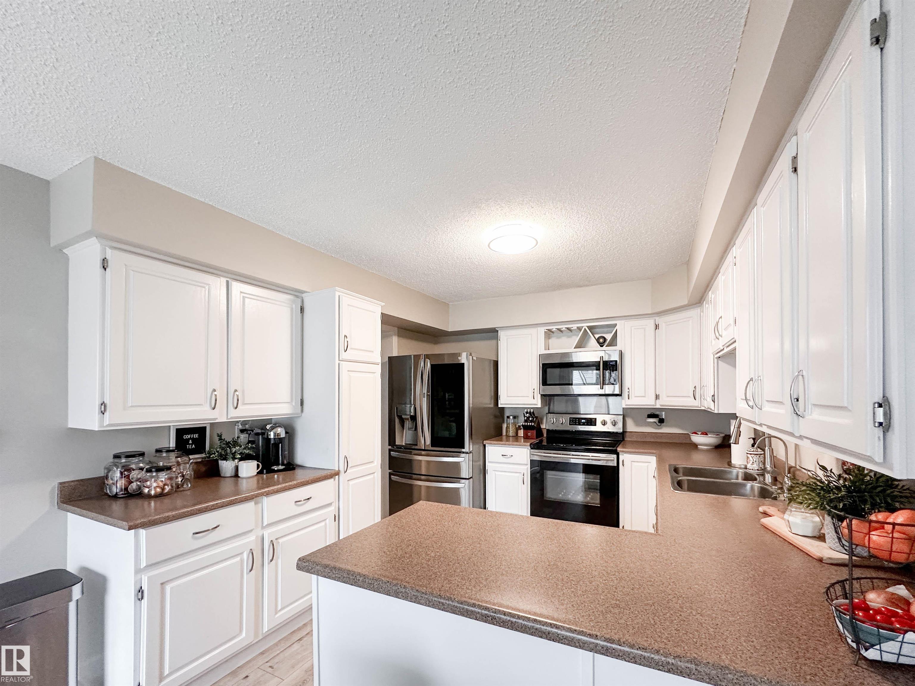 Photo 17 at 8 Whiteoaks Estates, Woodlands, St. Albert