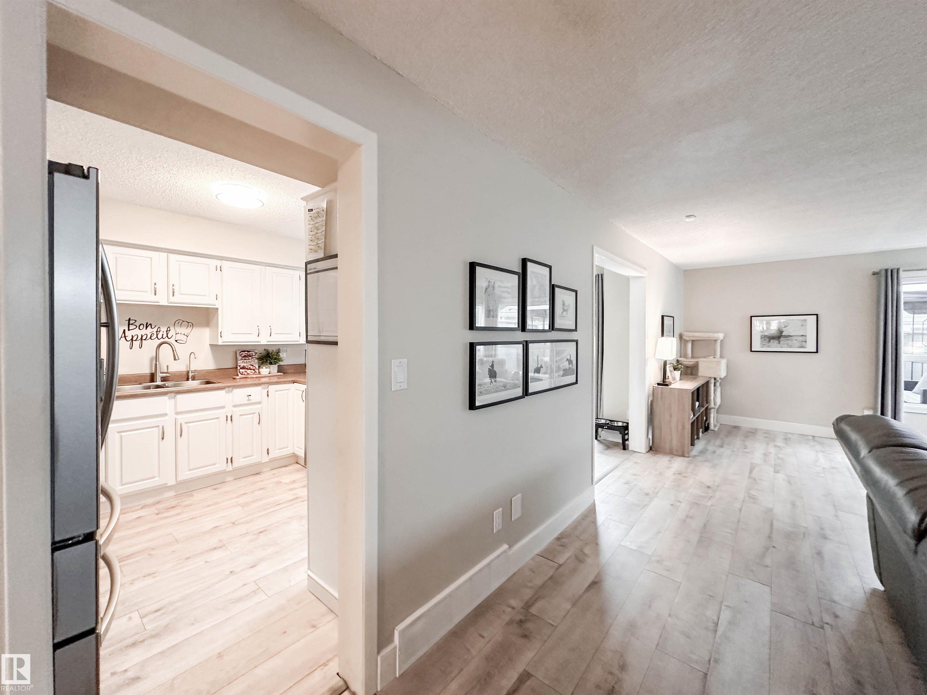 8 Whiteoaks Estates, Woodlands, St. Albert