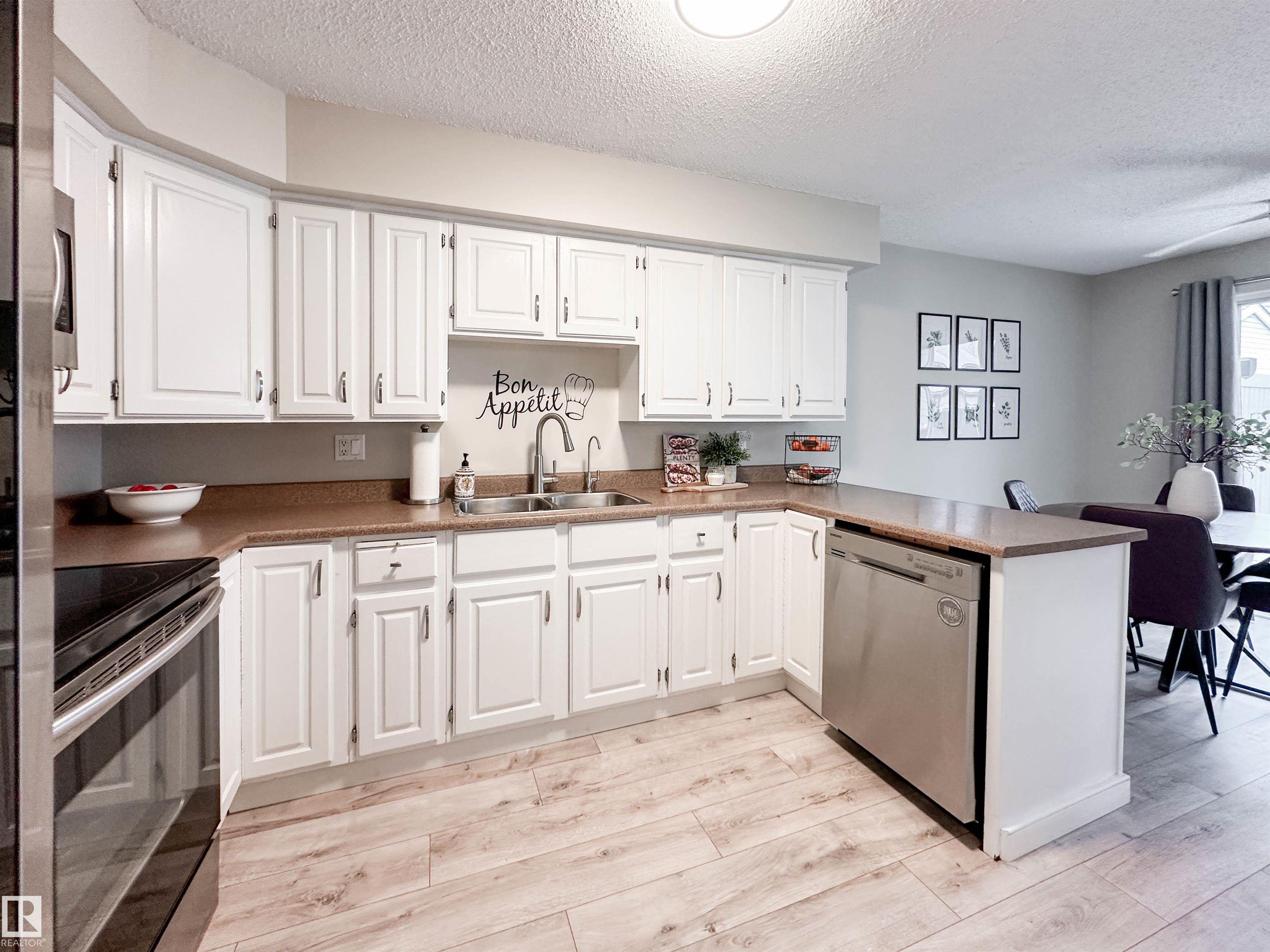 Photo 6 at 8 Whiteoaks Estates, Woodlands, St. Albert