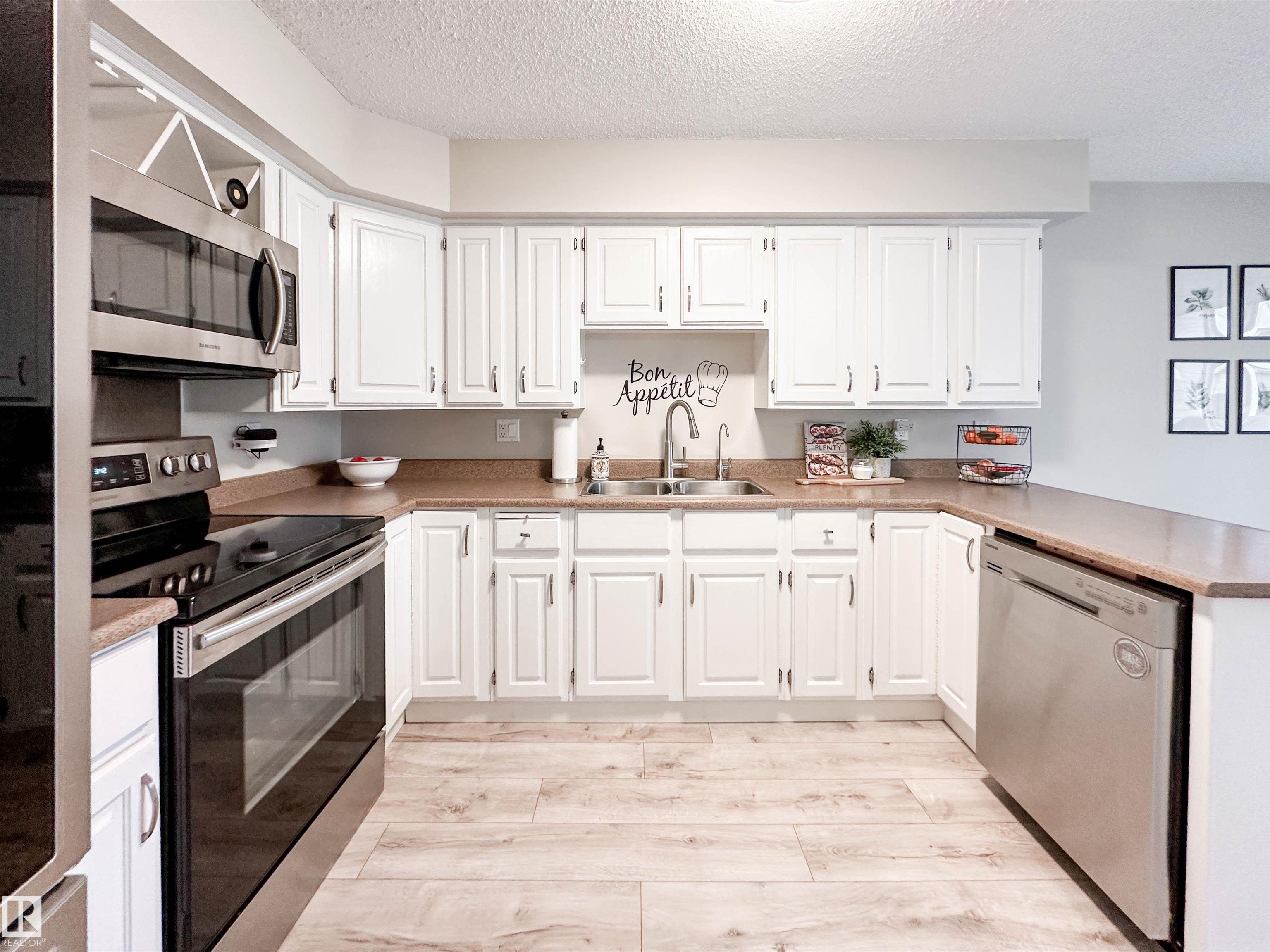 Photo 7 at 8 Whiteoaks Estates, Woodlands, St. Albert