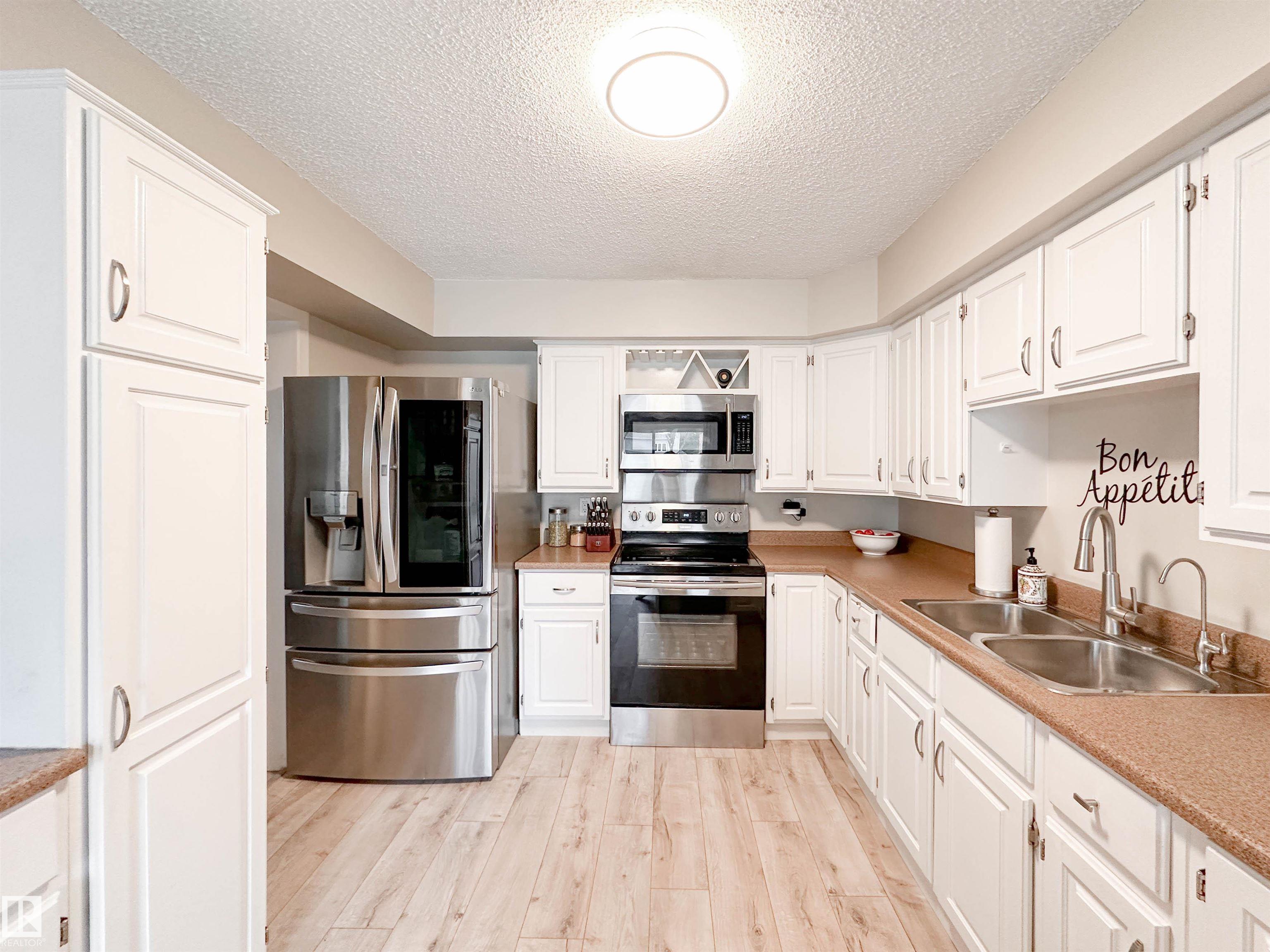 Photo 8 at 8 Whiteoaks Estates, Woodlands, St. Albert