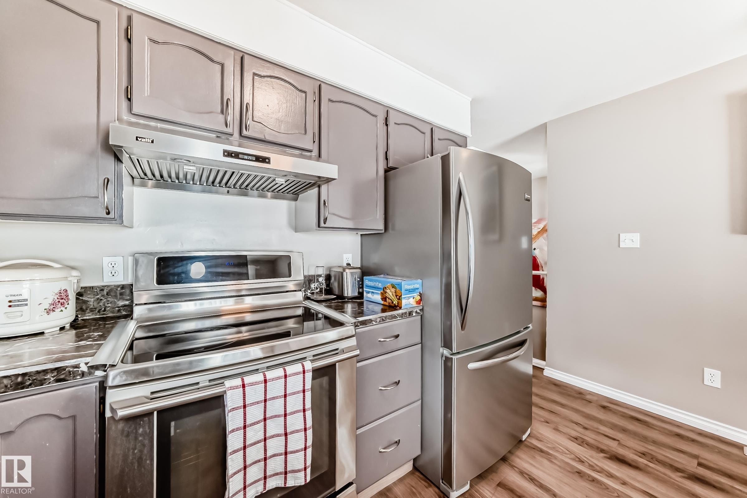 https://zimg.paragon.ice.com/ParagonImages/Property/PM/RAE/225400639/12/0/0/4806a27751c396ca92ee0b76539b8775/1/fc19102a108e411b3b31842dec84ef9e/225400639-b8cd4775-8d78-451d-81d6-7ff4d90a4fa6.JPG