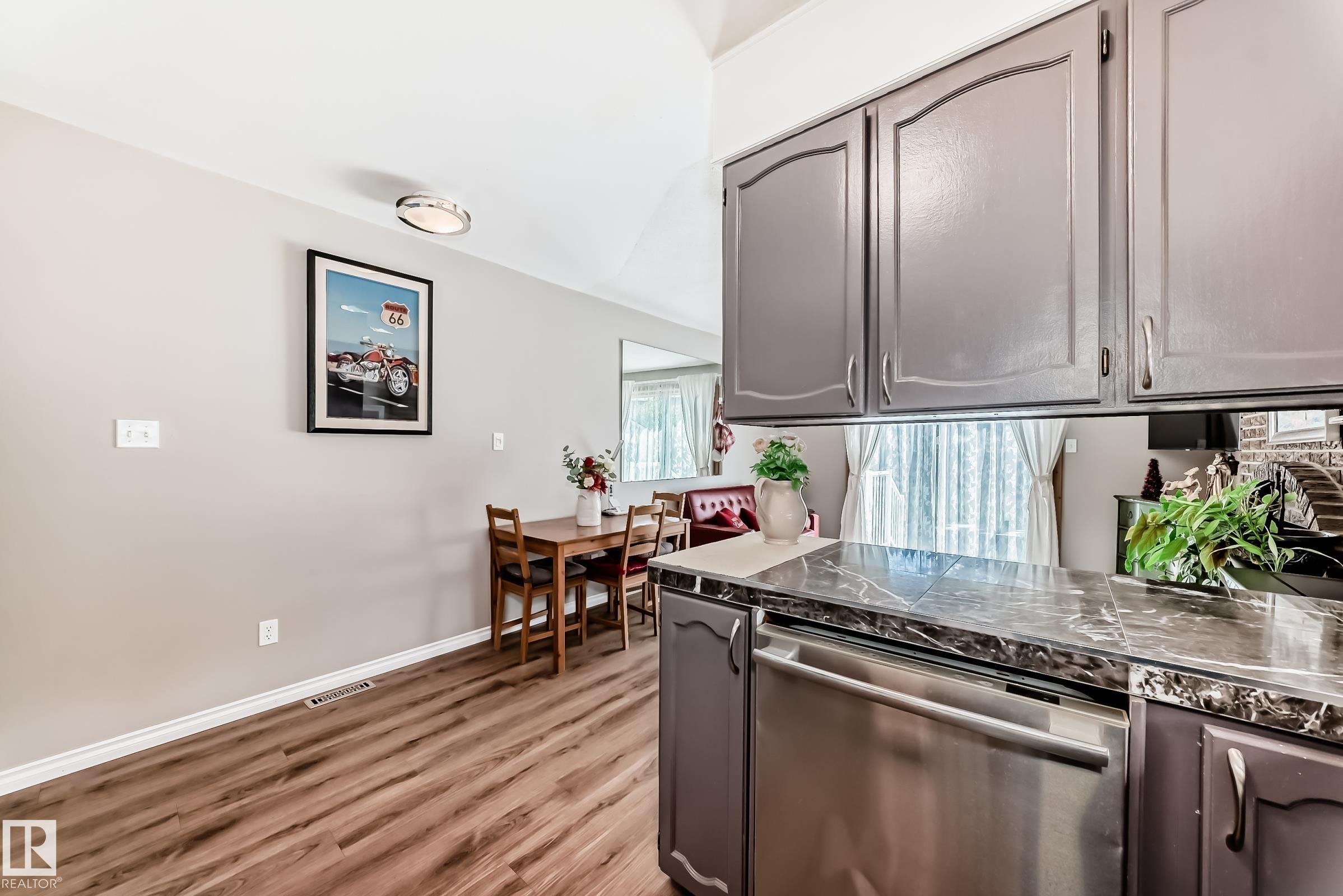 https://zimg.paragon.ice.com/ParagonImages/Property/PM/RAE/225400639/13/0/0/0ba8414d53e3dc38cb005994811c5388/1/fc19102a108e411b3b31842dec84ef9e/225400639-4186c806-50ff-48b8-8e9f-0c48972f988d.JPG