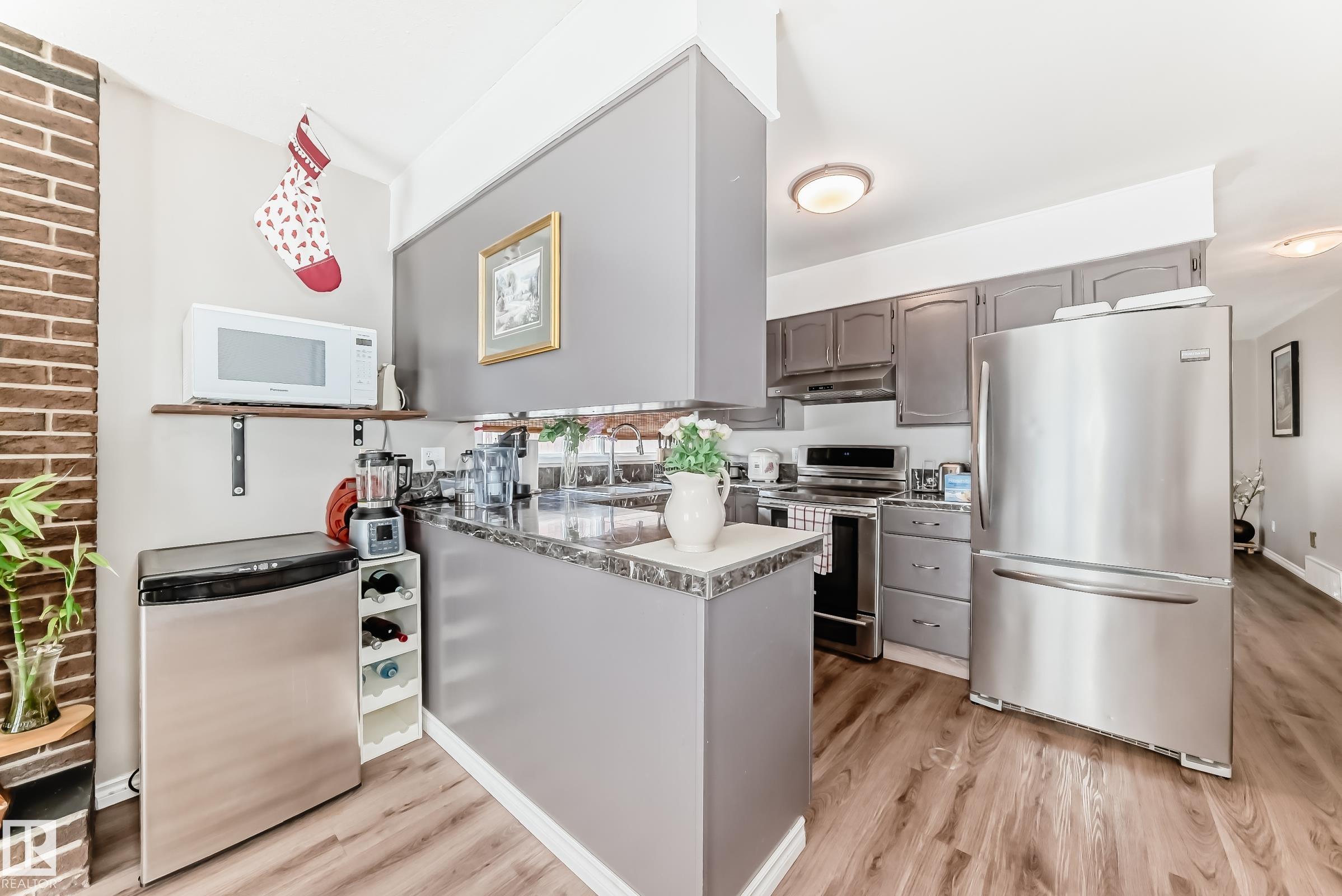 https://zimg.paragon.ice.com/ParagonImages/Property/PM/RAE/225400639/14/0/0/dc4ecdabf1e64c416cc4028d34e36edf/1/fc19102a108e411b3b31842dec84ef9e/225400639-182c4231-484b-4221-b9db-ca972a5c3e13.JPG