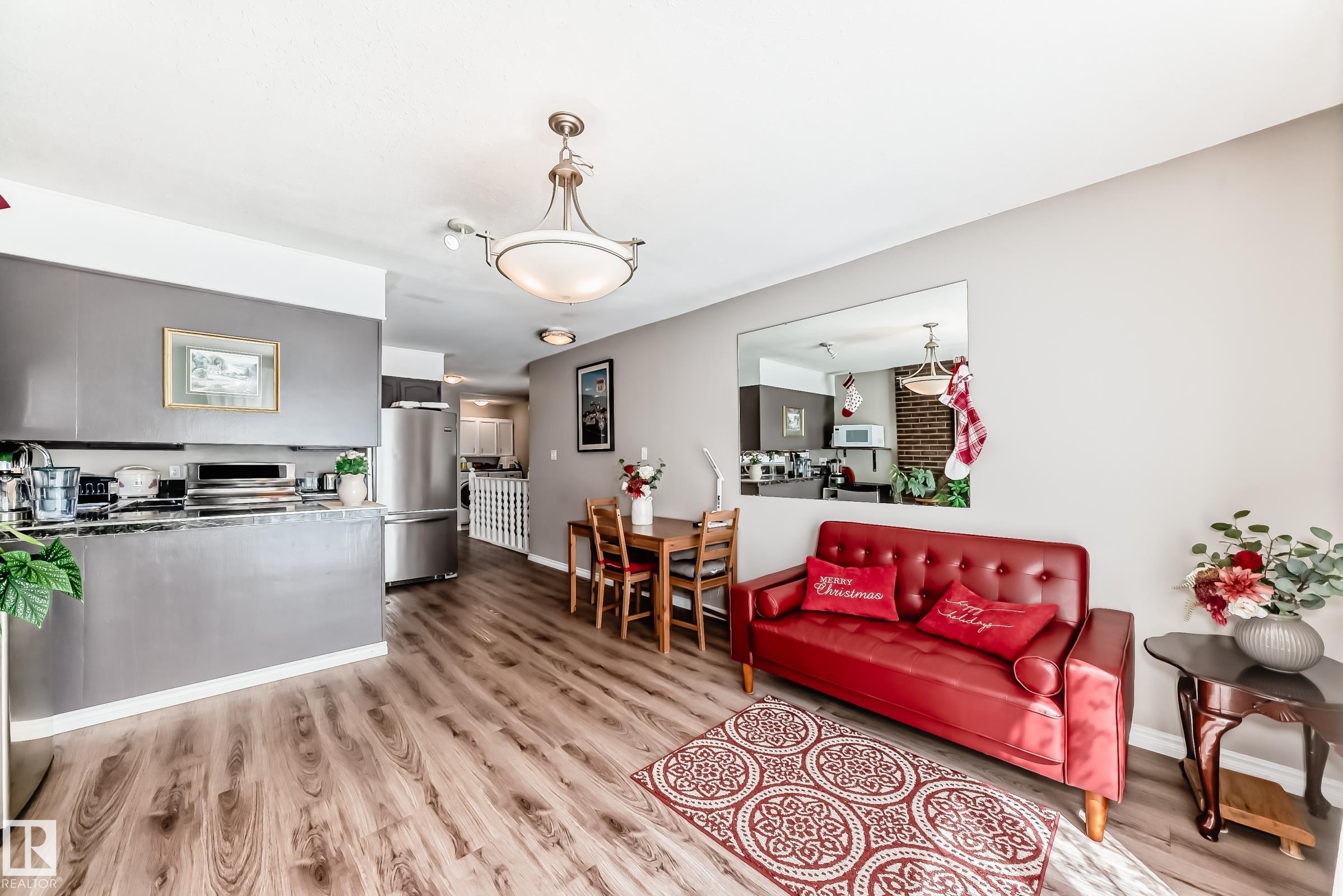 https://zimg.paragon.ice.com/ParagonImages/Property/PM/RAE/225400639/17/0/0/dec2b1979b05eabf13f79afeb45bff8f/1/fc19102a108e411b3b31842dec84ef9e/225400639-5ac0a25c-bff7-4045-b3b8-b7a92479466b.JPG