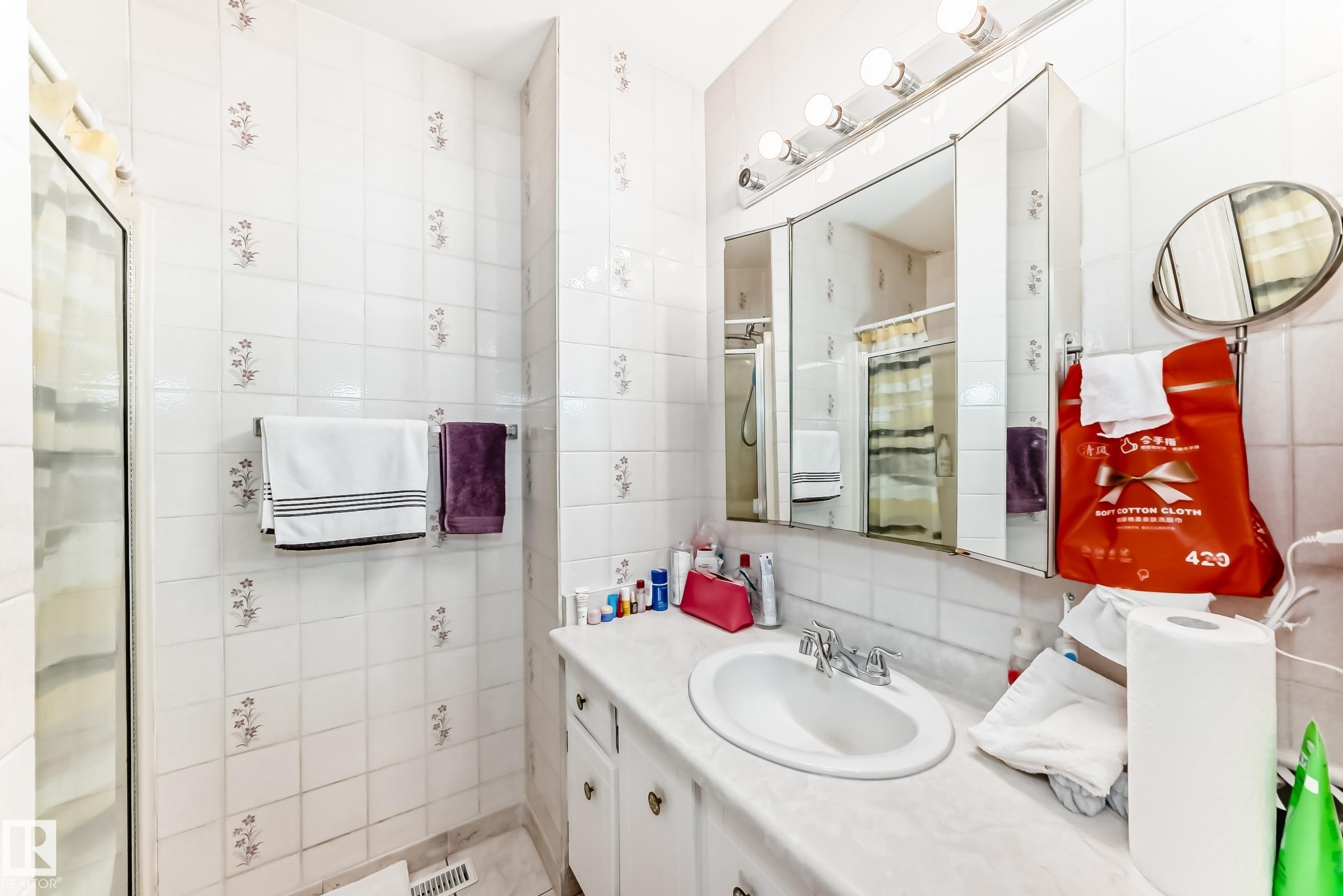 https://zimg.paragon.ice.com/ParagonImages/Property/PM/RAE/225400639/25/0/0/86c1340304a8937eee93c1ea812a0a8f/1/fc19102a108e411b3b31842dec84ef9e/225400639-3a25eb5f-7bfc-40e8-832d-e4cefd02d5aa.JPG