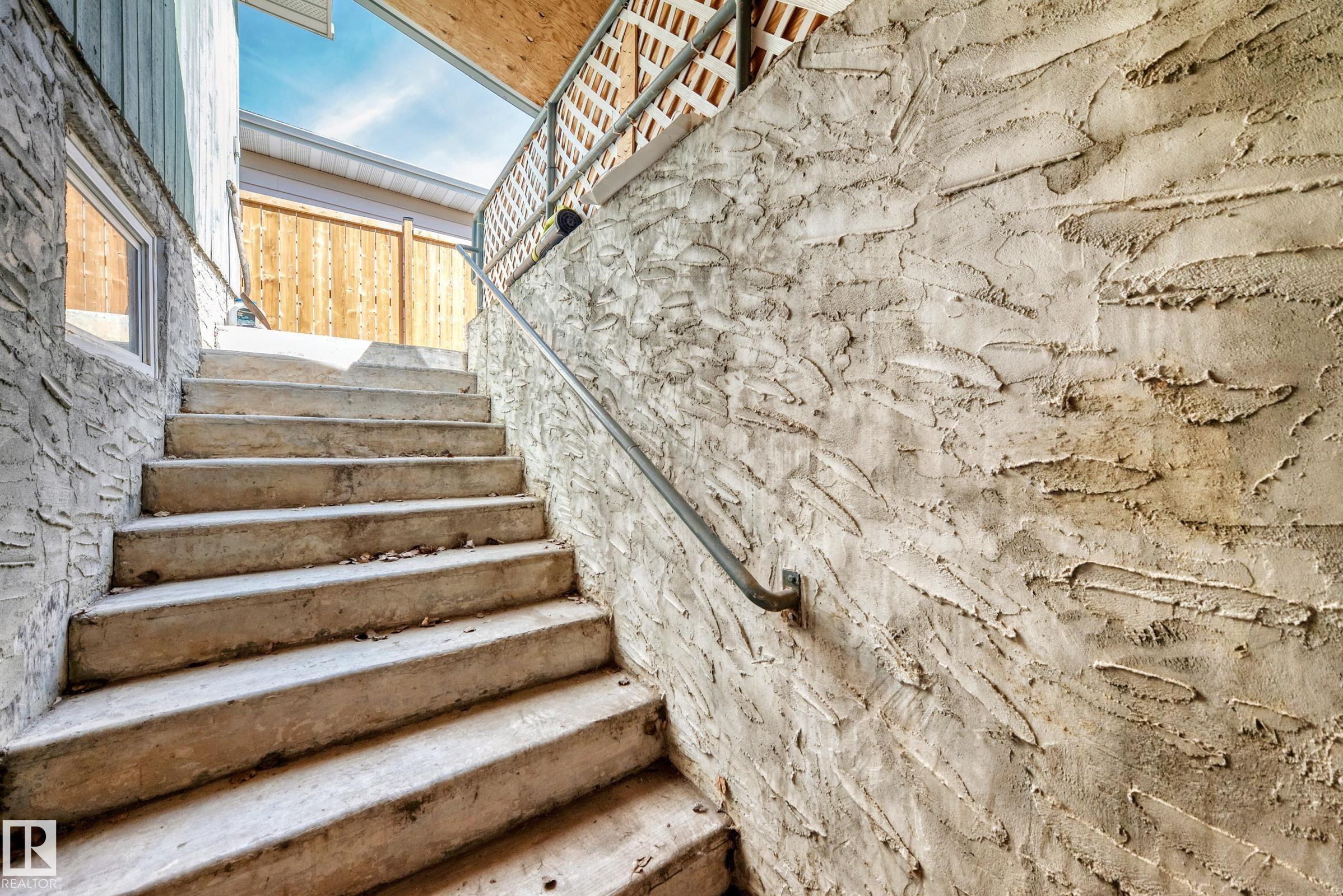 https://zimg.paragon.ice.com/ParagonImages/Property/PM/RAE/225400639/41/0/0/2d7d1aa383255c139a17ae285c95a545/1/fc19102a108e411b3b31842dec84ef9e/225400639-e6388610-7e03-4cbe-9bcc-fe7929466e66.JPG