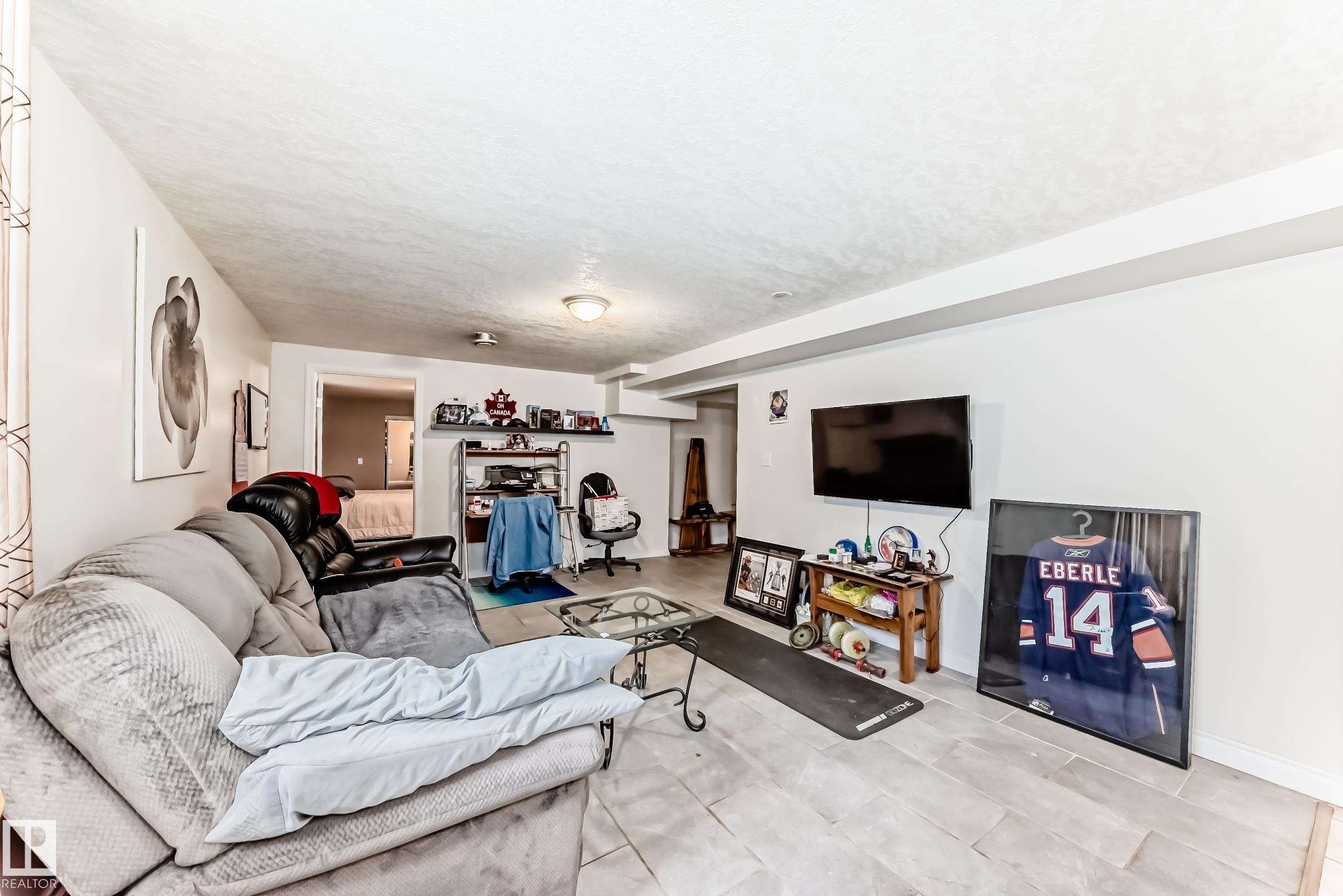 https://zimg.paragon.ice.com/ParagonImages/Property/PM/RAE/225400639/46/0/0/5e0136fbeaba42dc6394428256fa821d/1/fc19102a108e411b3b31842dec84ef9e/225400639-4057bf9e-8bcf-400d-8192-59939a139987.JPG