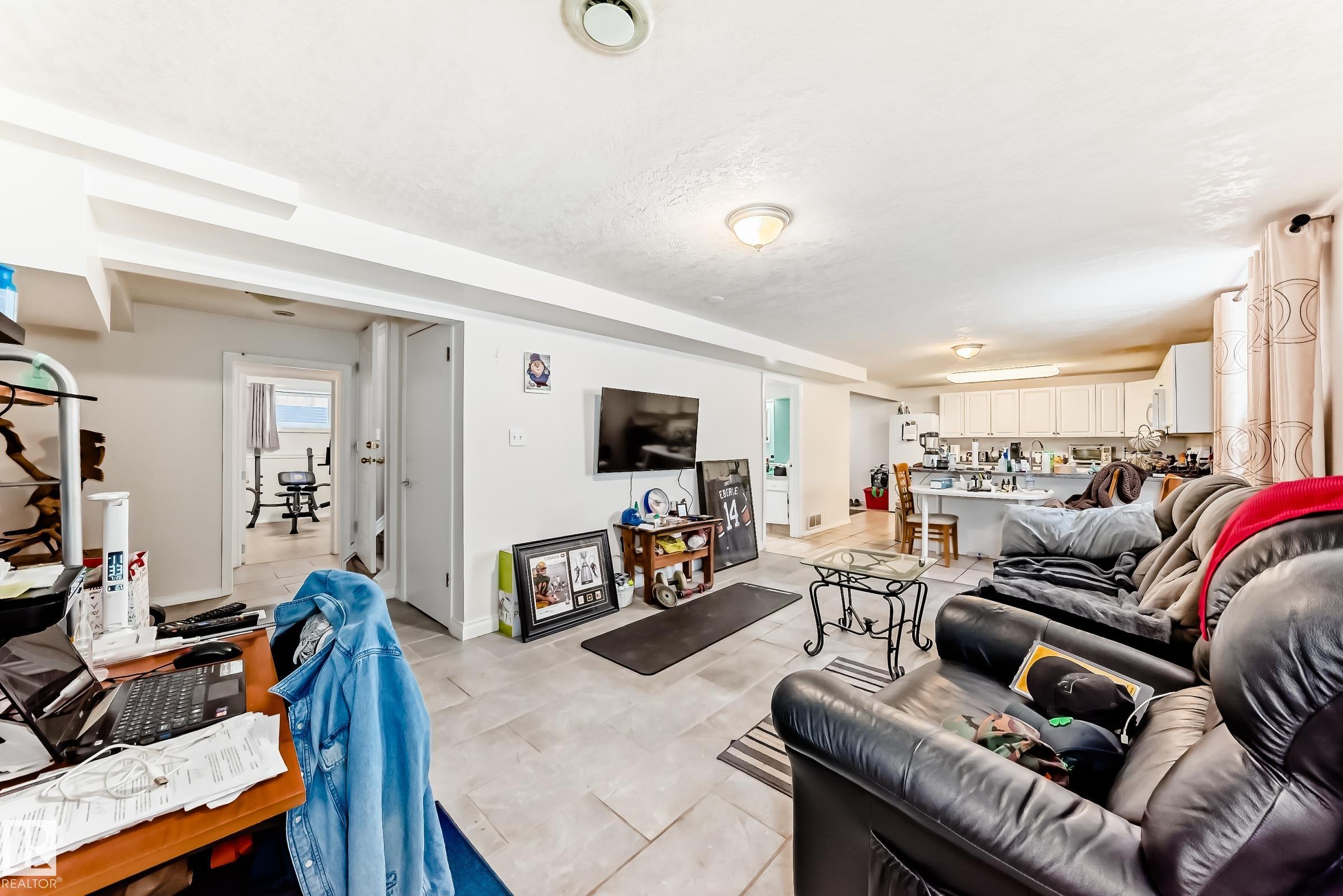 https://zimg.paragon.ice.com/ParagonImages/Property/PM/RAE/225400639/47/0/0/2406b1300faa5ead52bce18b527e10f3/1/fc19102a108e411b3b31842dec84ef9e/225400639-a50baec5-d45b-4356-8750-3d4cfcc5e13b.JPG