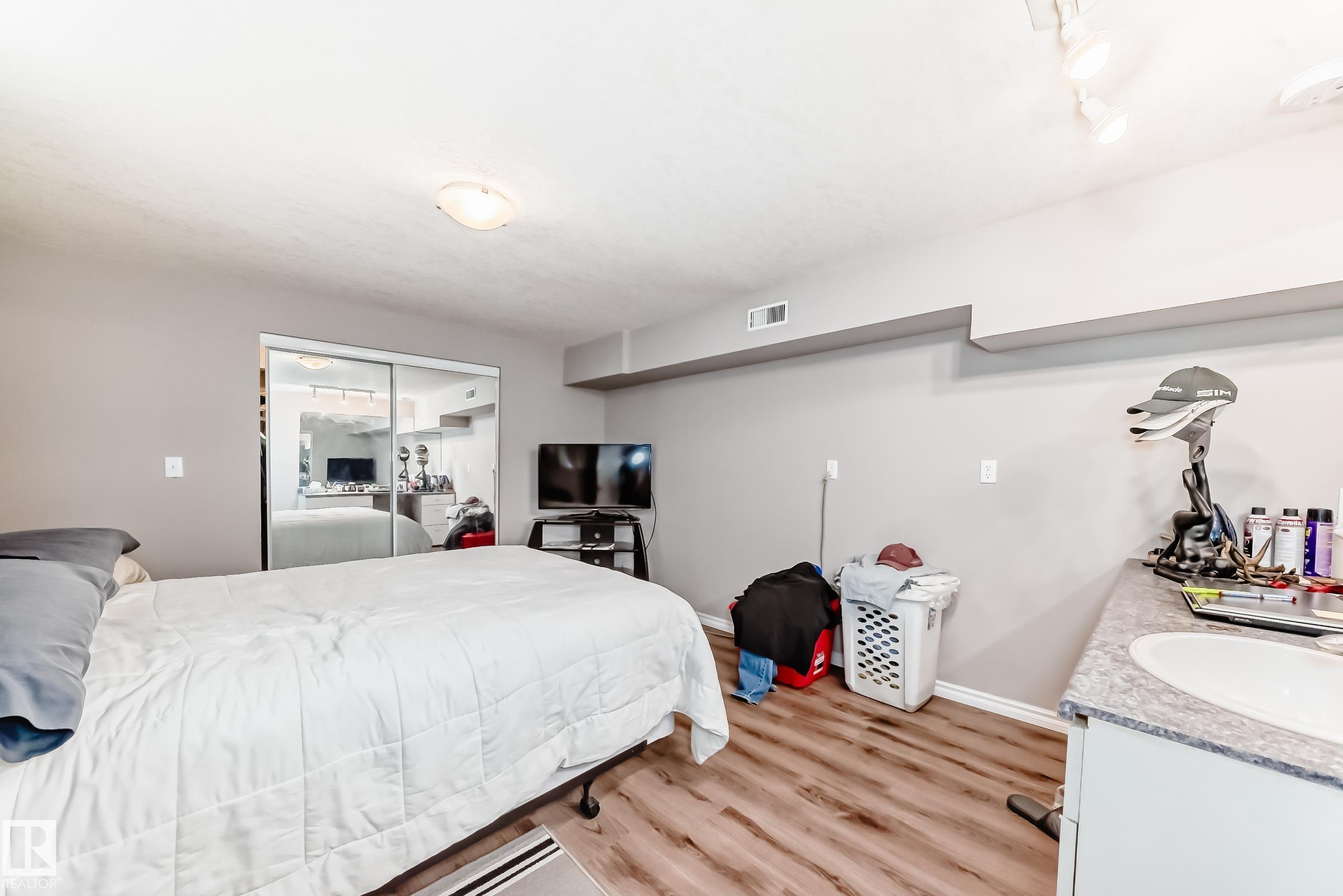 https://zimg.paragon.ice.com/ParagonImages/Property/PM/RAE/225400639/50/0/0/76a44f4ed755fb3e09f4c99e94cec020/1/fc19102a108e411b3b31842dec84ef9e/225400639-ee482307-e105-40a0-b9f1-dd4a521455e2.JPG