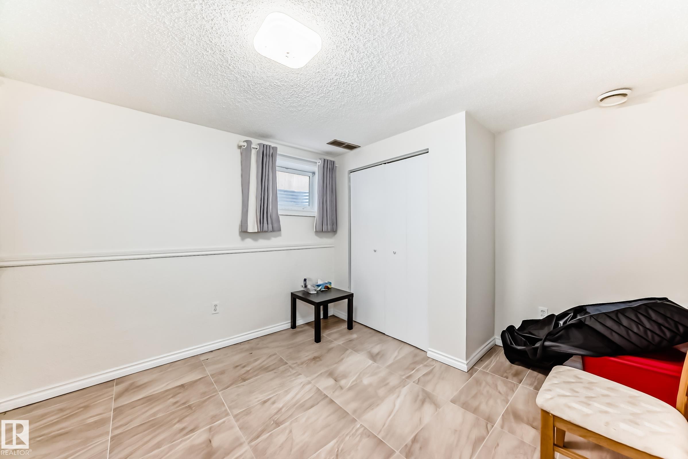 https://zimg.paragon.ice.com/ParagonImages/Property/PM/RAE/225400639/54/0/0/f6426688bc0e944fd1cd7243240b8085/1/fc19102a108e411b3b31842dec84ef9e/225400639-094147f1-384e-42f2-8350-7c3ee3304e8b.JPG