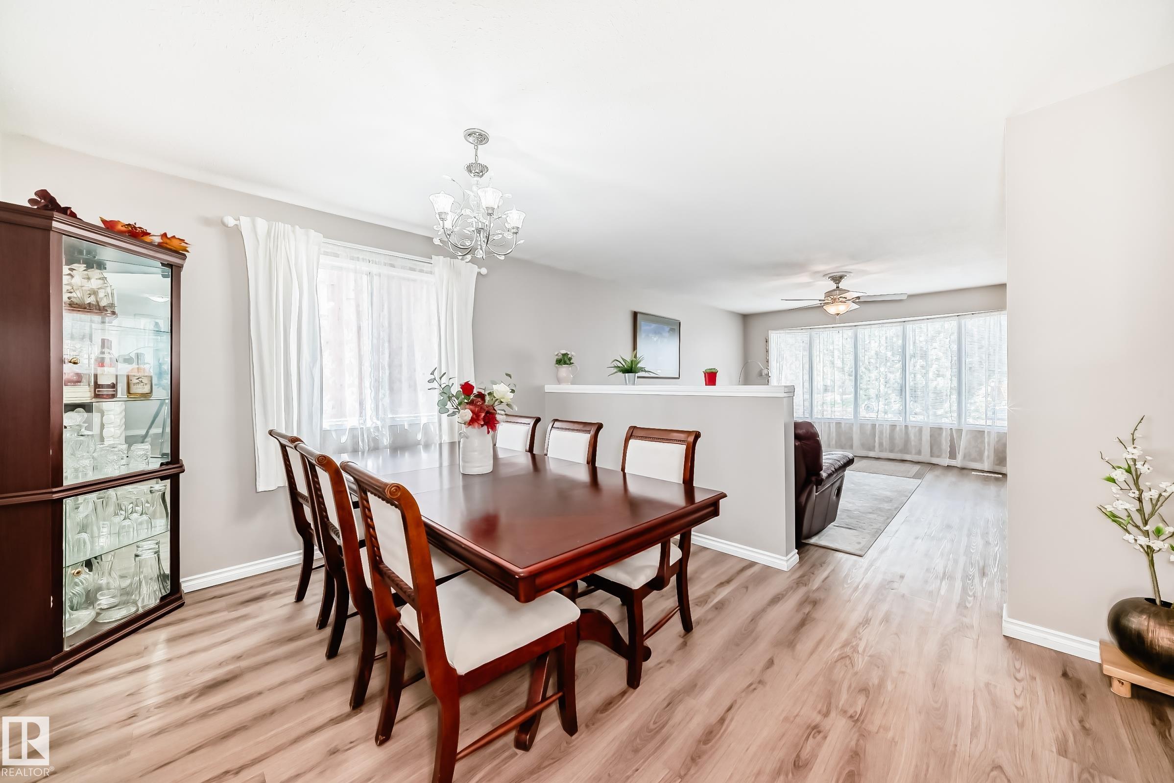 https://zimg.paragon.ice.com/ParagonImages/Property/PM/RAE/225400639/7/0/0/62e0cd3d0bf3161e454c7f7184e3c54c/1/fc19102a108e411b3b31842dec84ef9e/225400639-0cdcf0f4-fd46-4523-a168-1394ba0cdf19.JPG