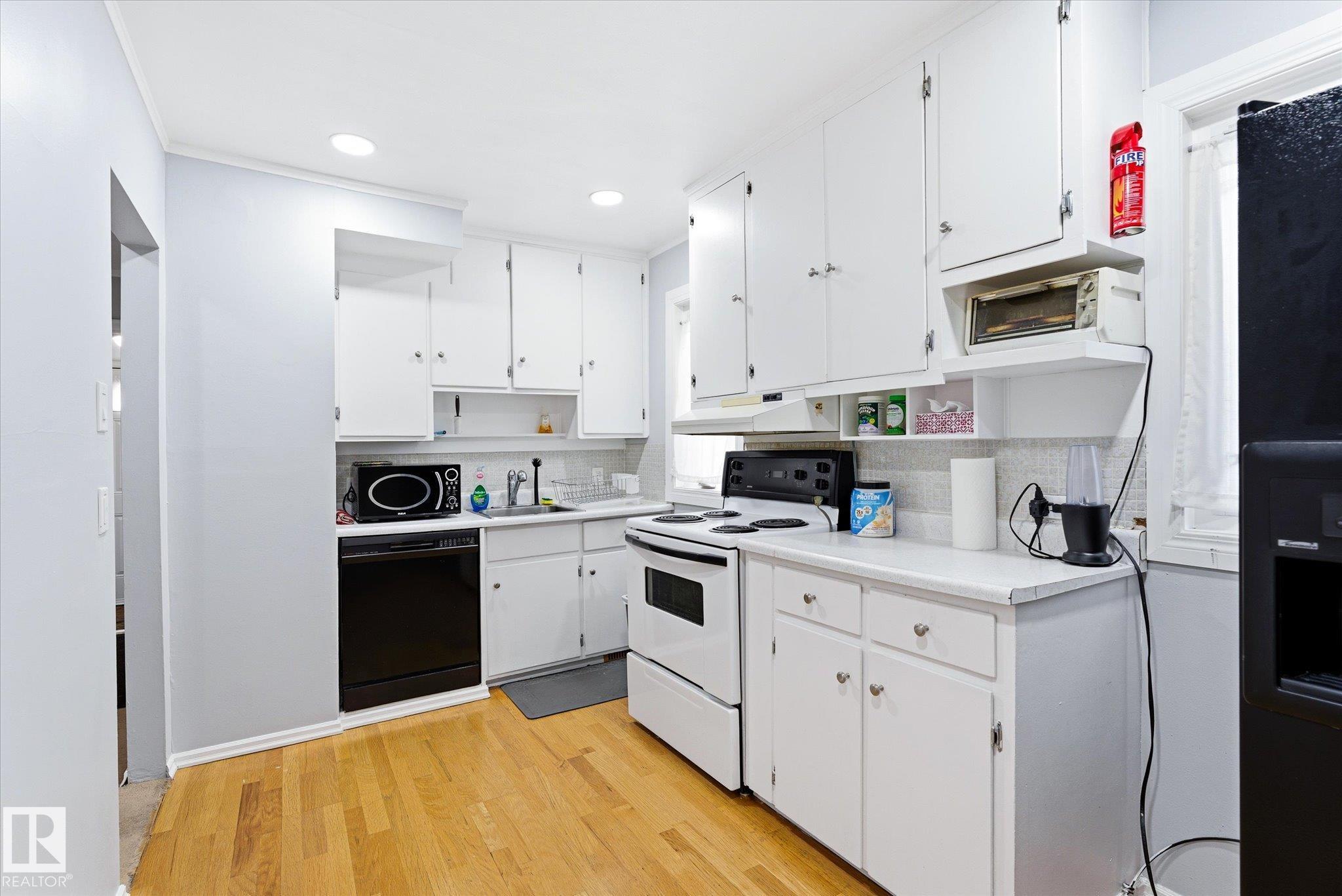 https://zimg.paragon.ice.com/ParagonImages/Property/PM/RAE/225400640/11/0/0/968368b327615d772998ad44f370b38a/1/95e1a0ca5ea86849ef70d31233e43079/225400640-3ebf7a51-74d0-4d0e-a70f-cedc142d89a1.JPG