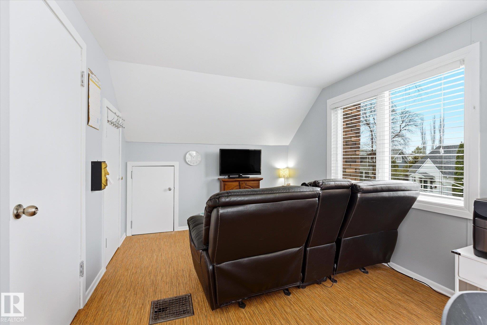 https://zimg.paragon.ice.com/ParagonImages/Property/PM/RAE/225400640/15/0/0/5eae9b2d07f6f5b35034d5768ebeb3c1/1/95e1a0ca5ea86849ef70d31233e43079/225400640-8deb33ed-b4a9-4a41-84f9-abbd5feb3581.JPG