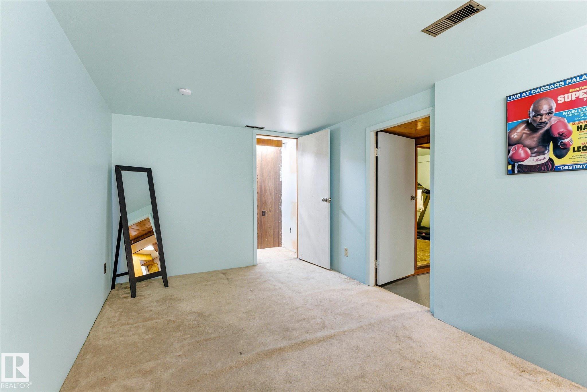 https://zimg.paragon.ice.com/ParagonImages/Property/PM/RAE/225400640/25/0/0/236cce18ec18297b08a6963ca916c9d1/1/95e1a0ca5ea86849ef70d31233e43079/225400640-78b068a5-aea6-4db7-be8a-cfafcc4f6ddc.JPG