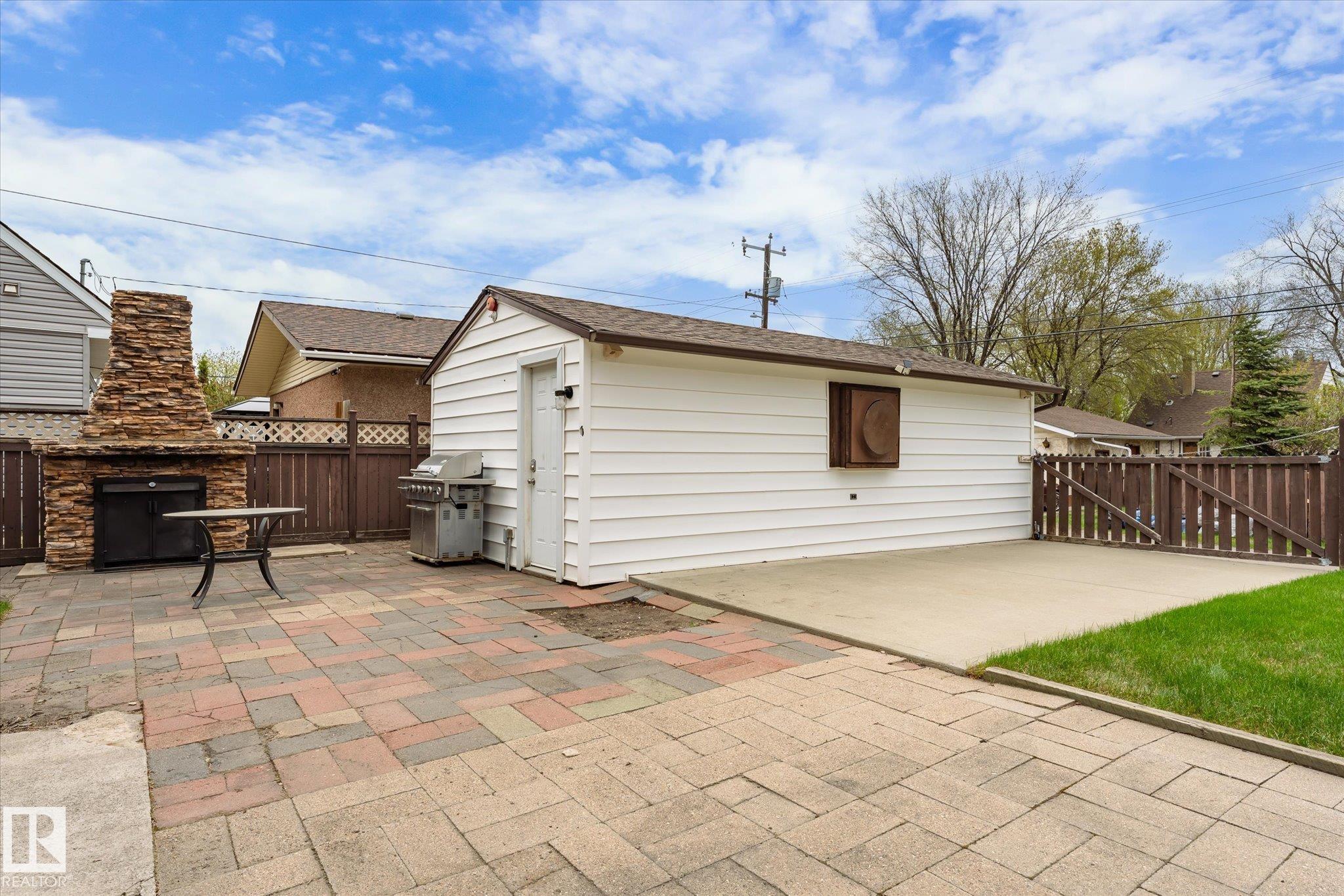 https://zimg.paragon.ice.com/ParagonImages/Property/PM/RAE/225400640/36/0/0/7ec6d1537facd7669bed6f1045daad20/1/95e1a0ca5ea86849ef70d31233e43079/225400640-f902ad4d-f8ef-4948-b6cf-3c37a33bcdff.JPG