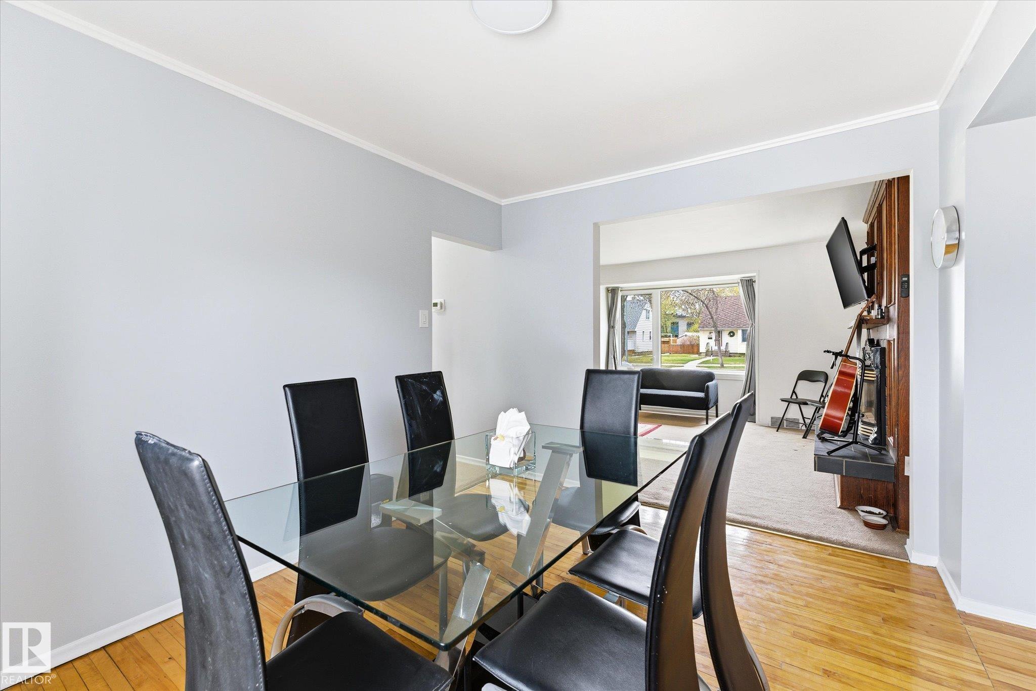 https://zimg.paragon.ice.com/ParagonImages/Property/PM/RAE/225400640/7/0/0/05b75b5148b99811246141e680510067/1/95e1a0ca5ea86849ef70d31233e43079/225400640-431a7c49-0f97-41d7-a289-e07d9cbfc1d4.JPG