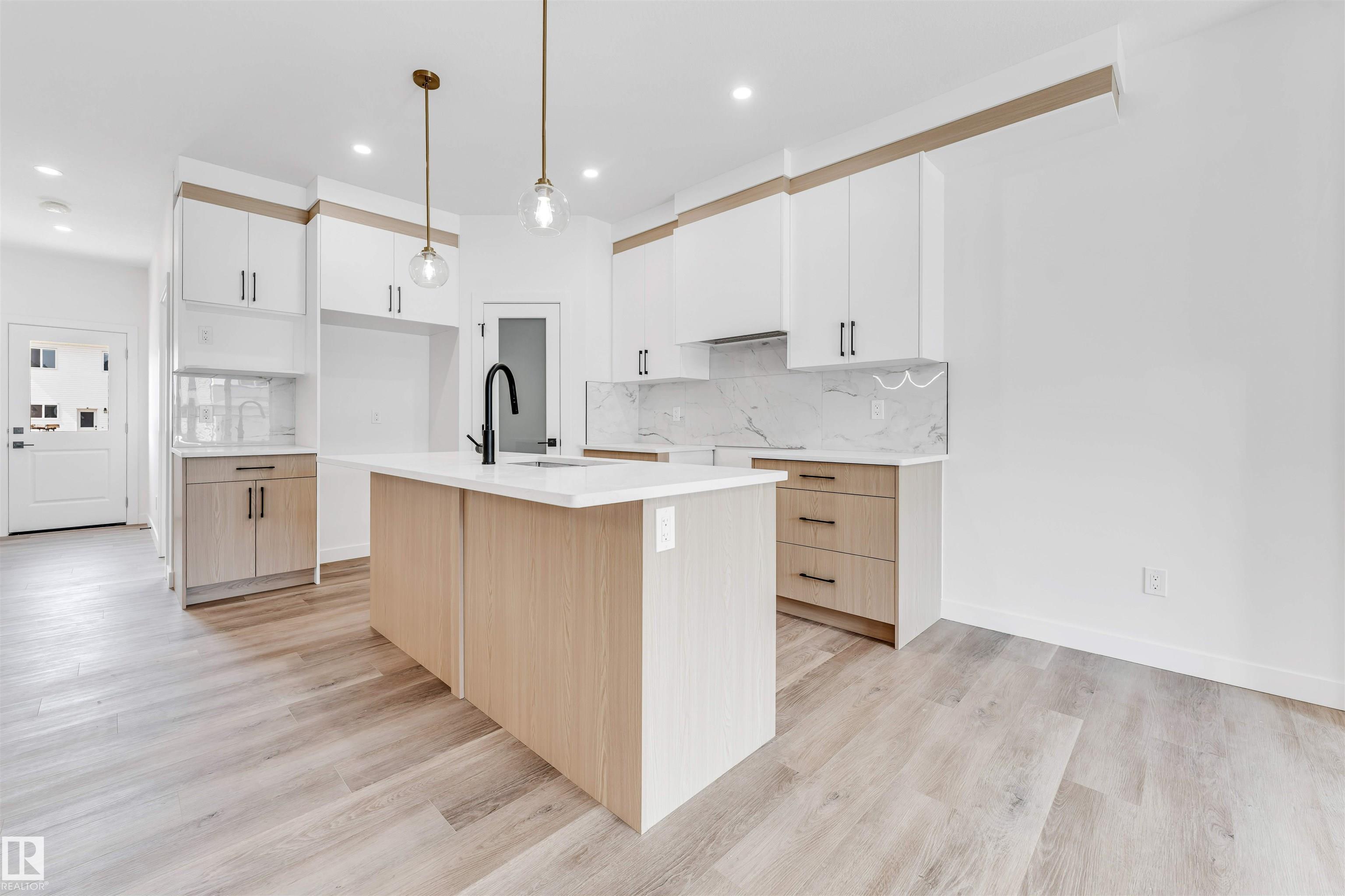 https://zimg.paragon.ice.com/ParagonImages/Property/PM/RAE/225400646/10/0/0/c875ac7ac71e921bc68eec2c7b062837/1/4b6d491445e79caaba007c507cb1e69a/225400646-1aa24f52-2458-4873-a1ec-334103cda1a3.JPG