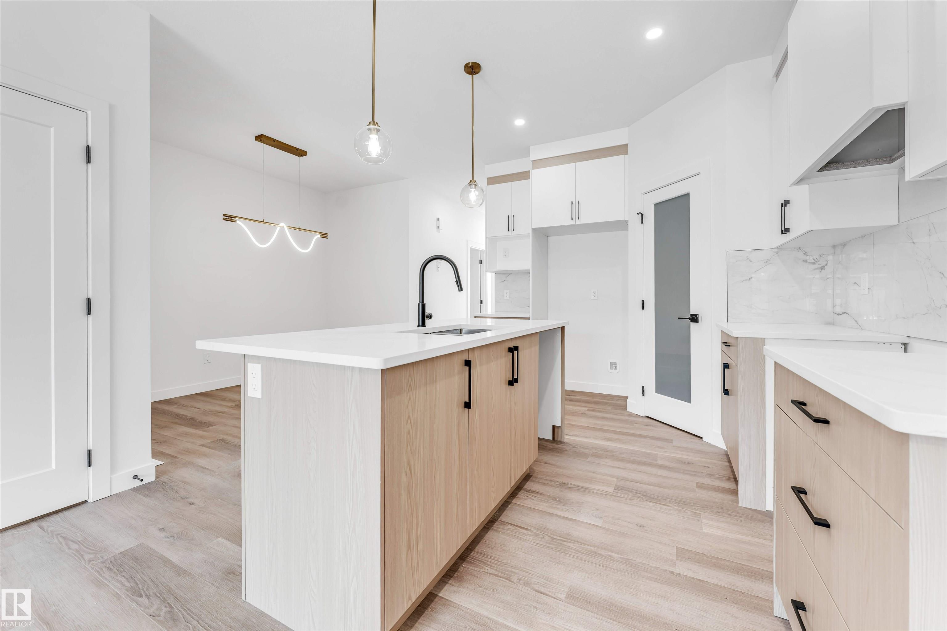 https://zimg.paragon.ice.com/ParagonImages/Property/PM/RAE/225400646/11/0/0/9b9a27e35d8f7fbf1876682fcb6b1bad/1/4b6d491445e79caaba007c507cb1e69a/225400646-1f539c9c-1acc-41c8-814b-016d4d0d7a4f.JPG