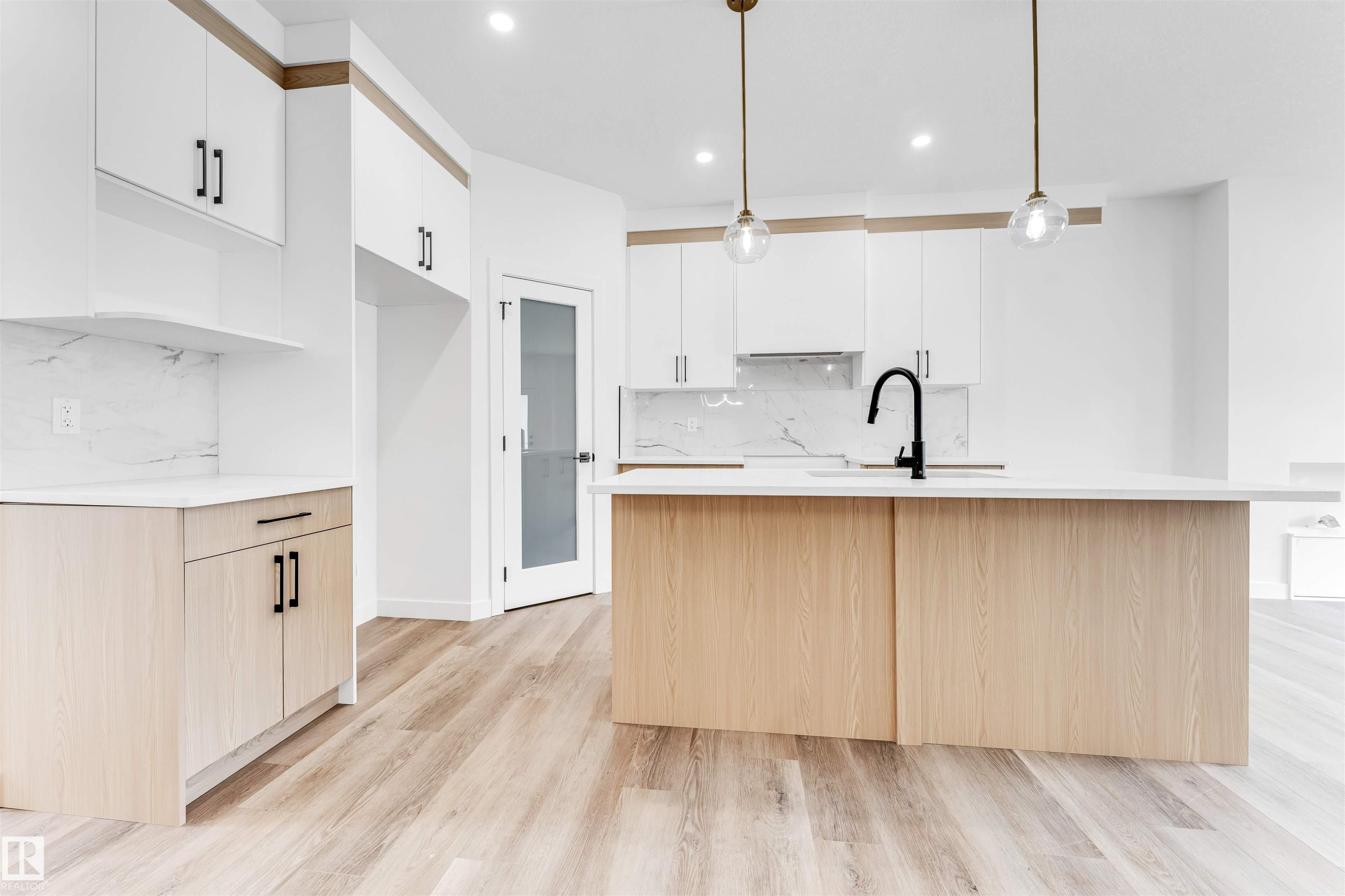 https://zimg.paragon.ice.com/ParagonImages/Property/PM/RAE/225400646/12/0/0/d801e7b3e16de798c49386f7febcf6cb/1/4b6d491445e79caaba007c507cb1e69a/225400646-f5bfa8b5-6e32-42a5-b397-7ae7adb3b1b8.JPG