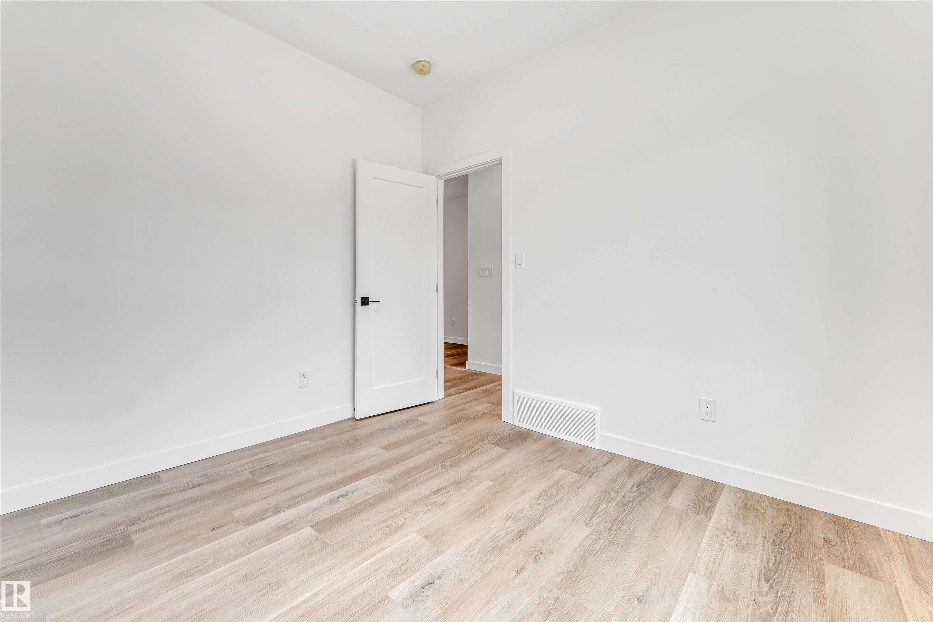 https://zimg.paragon.ice.com/ParagonImages/Property/PM/RAE/225400646/20/0/0/e5f5a1d4701b8f79fd5c40a05abad320/1/4b6d491445e79caaba007c507cb1e69a/225400646-d4e770d7-75d4-497a-bf61-c301ed89b531.JPG