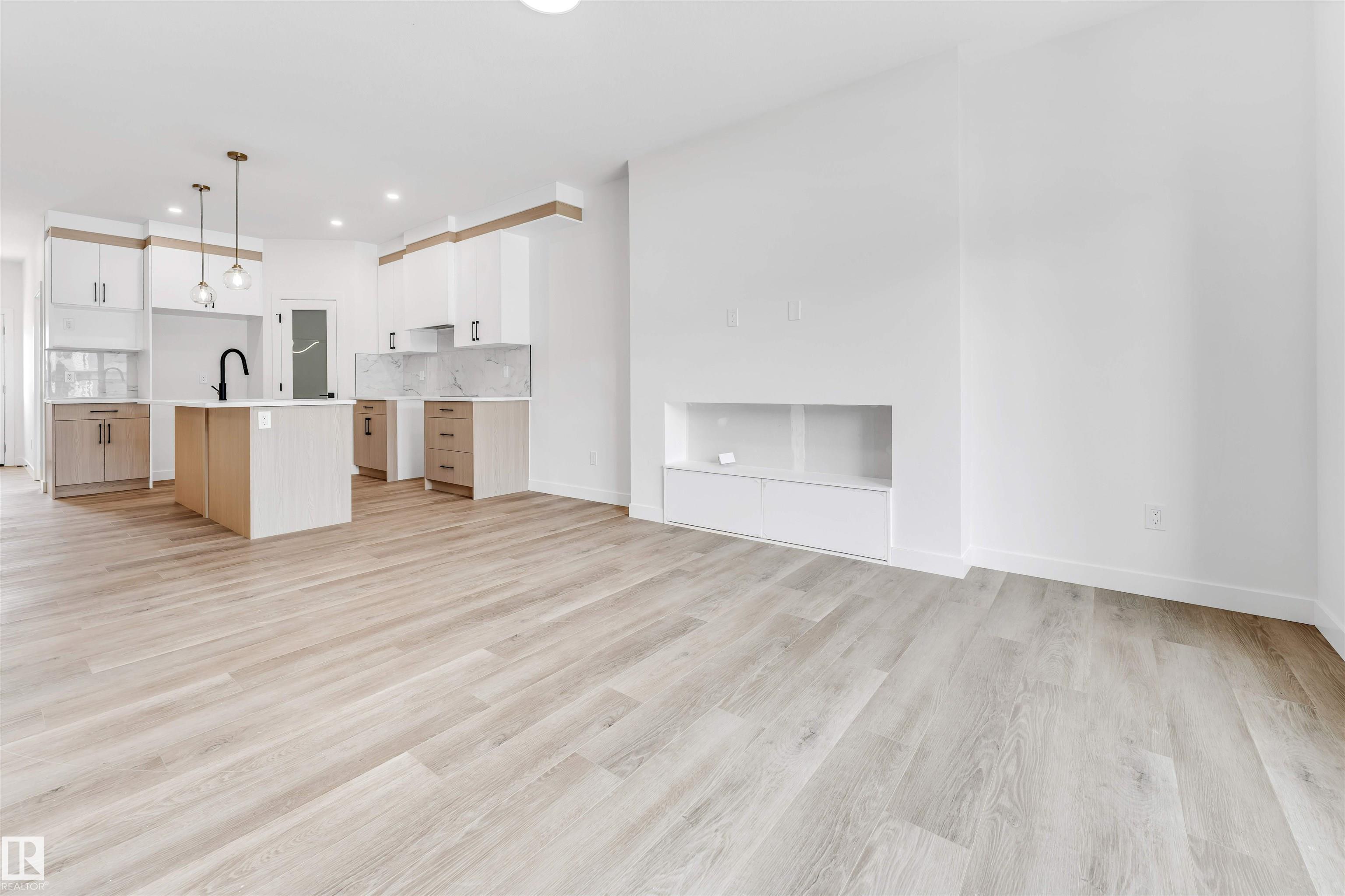 https://zimg.paragon.ice.com/ParagonImages/Property/PM/RAE/225400646/6/0/0/4f580a7669f95c9633fc00d2d691f02e/1/4b6d491445e79caaba007c507cb1e69a/225400646-4665cd7f-3974-4d21-b31e-973a88062e3c.JPG