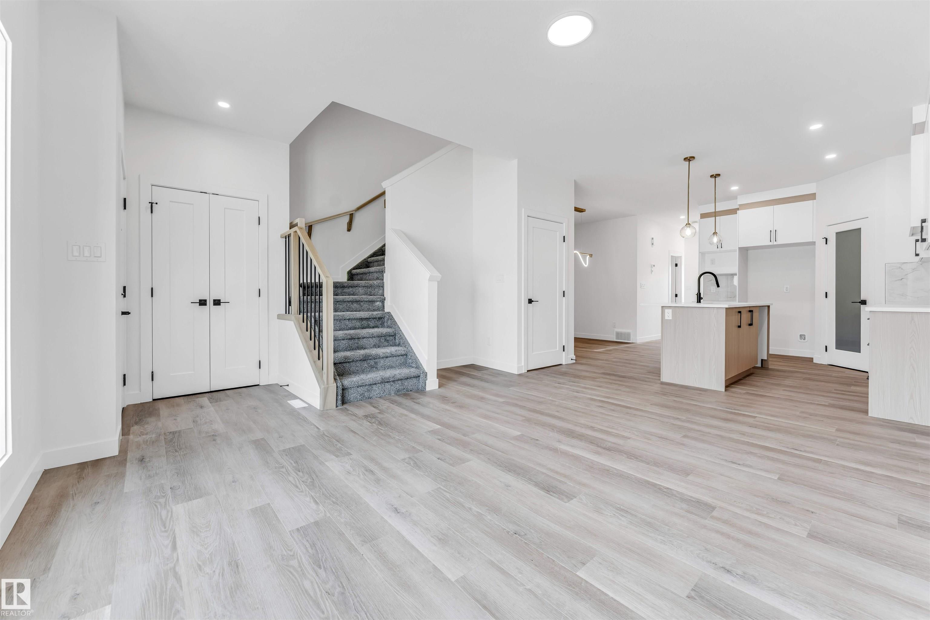 https://zimg.paragon.ice.com/ParagonImages/Property/PM/RAE/225400646/7/0/0/772ce77560ea50b08016837c83f15254/1/4b6d491445e79caaba007c507cb1e69a/225400646-db2a3252-a770-48f3-a5fa-52f7a07605d3.JPG