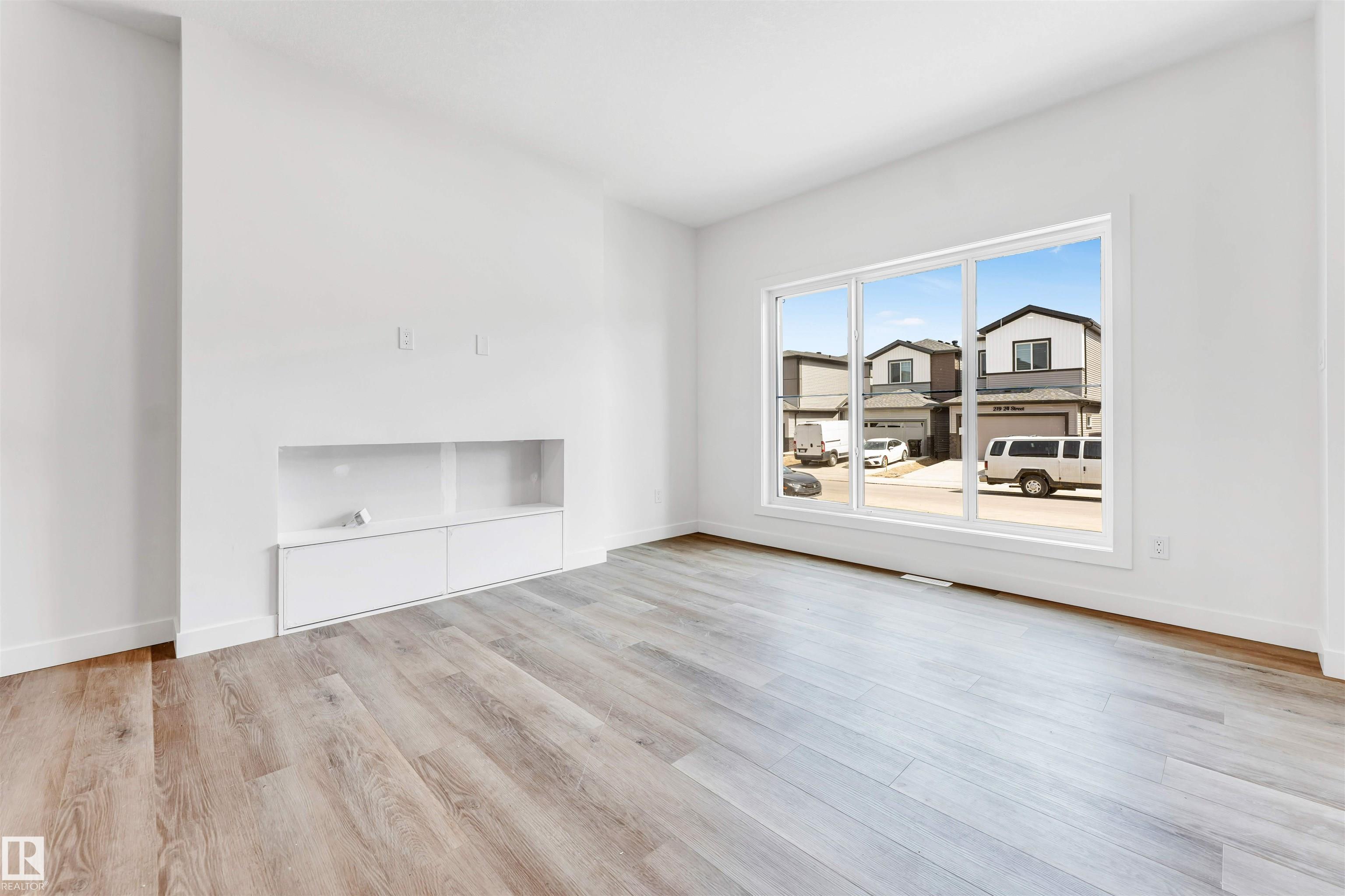 https://zimg.paragon.ice.com/ParagonImages/Property/PM/RAE/225400646/9/0/0/8d94c270dc40927f8573bf256c4e451b/1/4b6d491445e79caaba007c507cb1e69a/225400646-7de610fa-be0f-49a5-a311-7cee1d543554.JPG