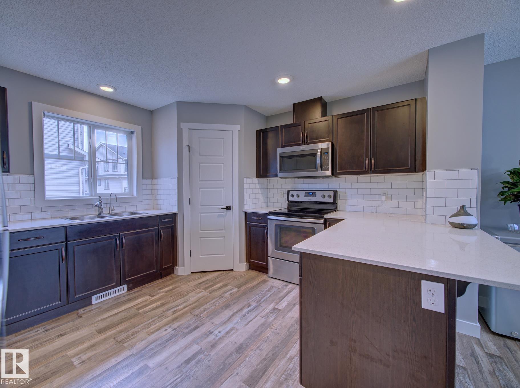 https://zimg.paragon.ice.com/ParagonImages/Property/PM/RAE/225400649/10/0/0/0813cae761be31663c98495b96cecb27/1/20f9d2368b18e4acb6db5c9a71f961b4/225400649-28318c73-f7aa-44c3-b300-fbfffcbc2455.JPG