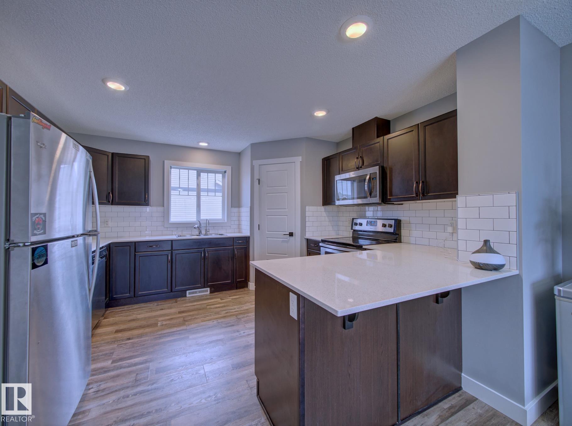 https://zimg.paragon.ice.com/ParagonImages/Property/PM/RAE/225400649/9/0/0/a82748aa648cbf1205118ffb558db582/1/20f9d2368b18e4acb6db5c9a71f961b4/225400649-88fad390-f5c3-43f9-b93d-e8f63acf12a8.JPG