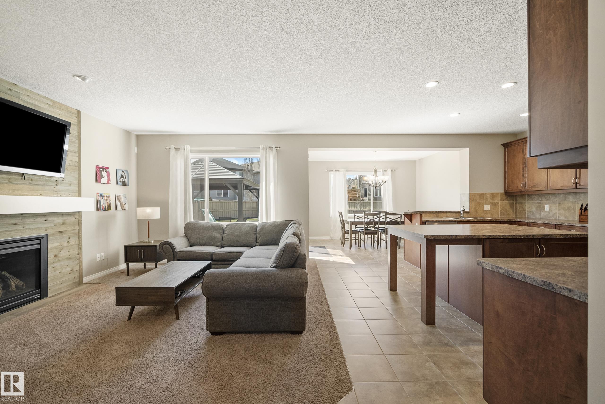 https://zimg.paragon.ice.com/ParagonImages/Property/PM/RAE/225400659/20/0/0/4c66c3817684ff205ce2847d2f0c332d/1/3f42c83c317035563c97f40f98c02a69/225400659-5d8608bc-2645-482c-bd60-d9c5341b3dc5.JPG