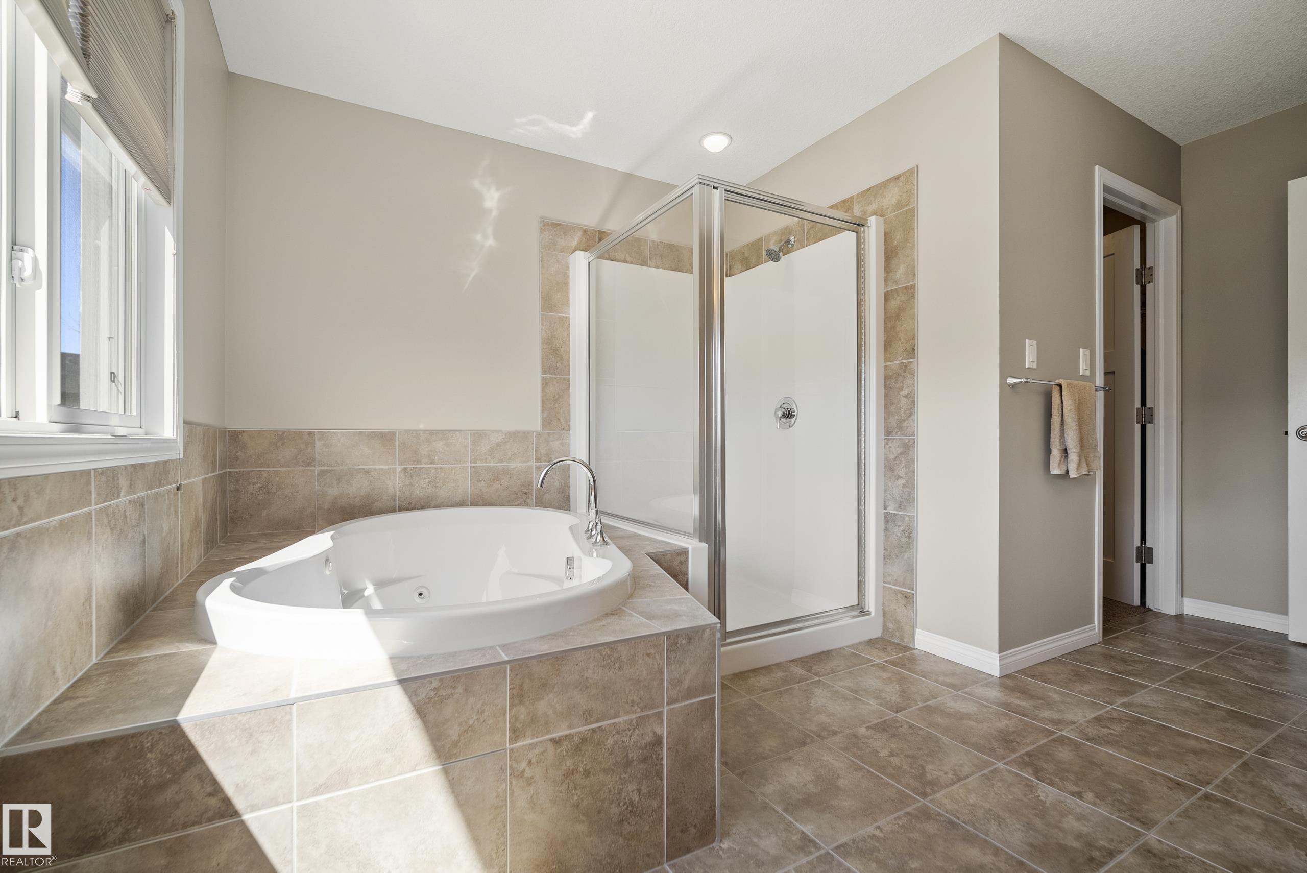https://zimg.paragon.ice.com/ParagonImages/Property/PM/RAE/225400659/27/0/0/5e15393c58c75b4be41eb9ae905b6316/1/3f42c83c317035563c97f40f98c02a69/225400659-6e2a8d8a-7d3b-4433-b34e-894a3da37241.JPG