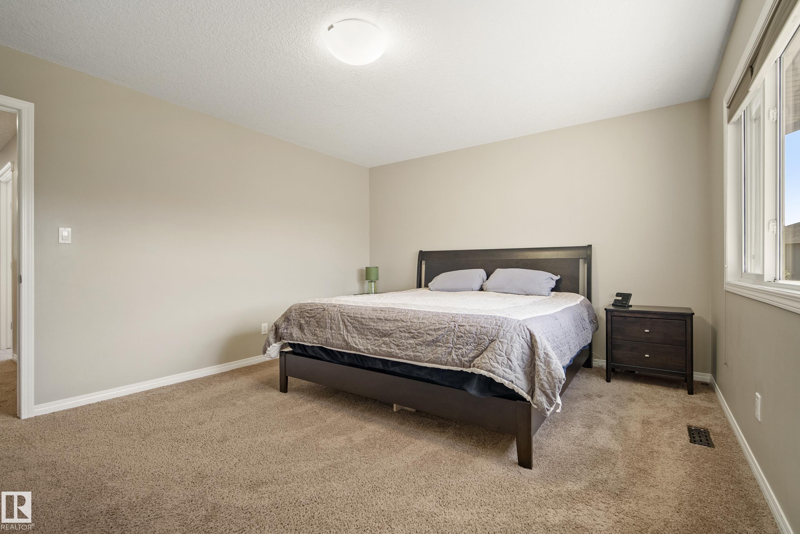 https://zimg.paragon.ice.com/ParagonImages/Property/PM/RAE/225400659/30/0/0/64e23427fdb312ed17a0794c11f2a89b/1/3f42c83c317035563c97f40f98c02a69/225400659-5c005ee7-e9df-4c2f-9cfd-af68ac87c8d8.JPG