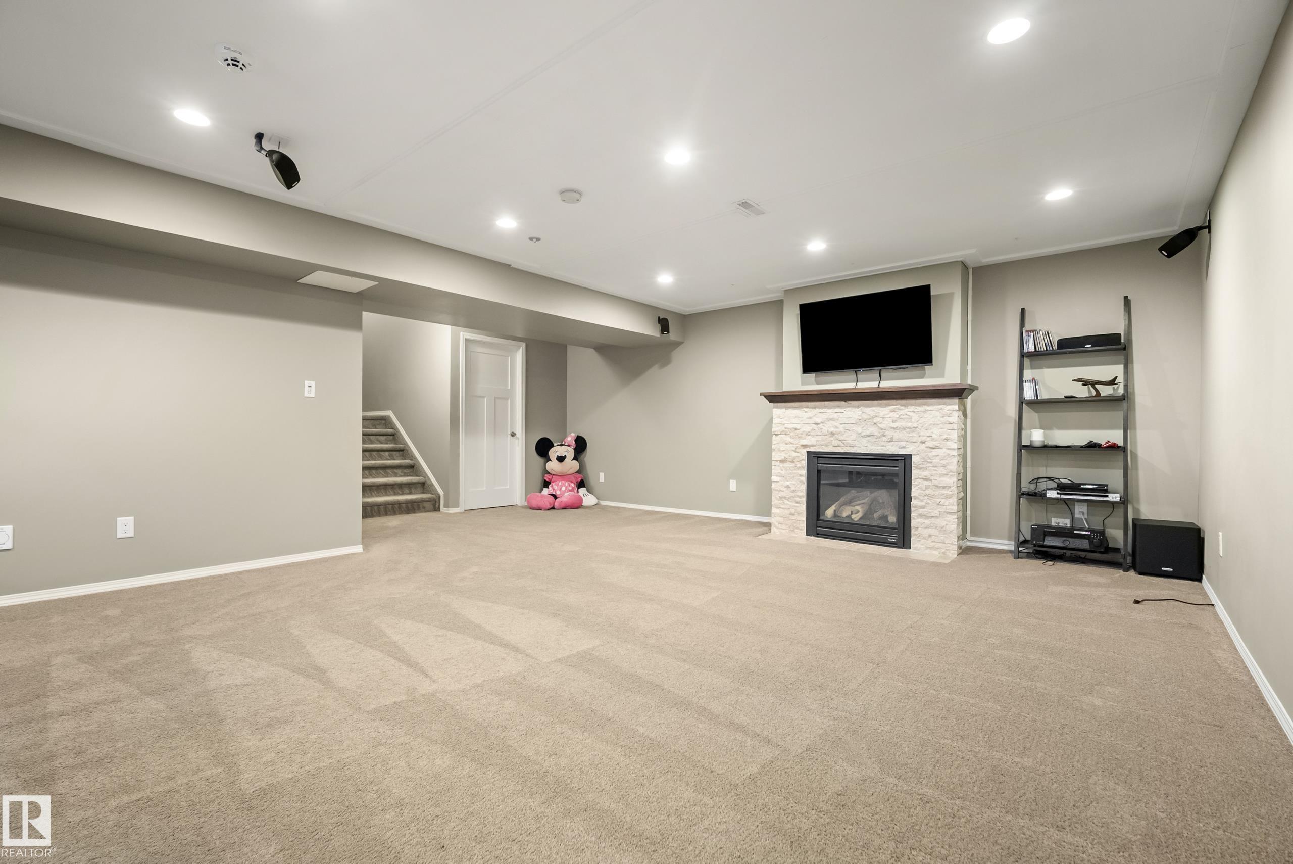 https://zimg.paragon.ice.com/ParagonImages/Property/PM/RAE/225400659/37/0/0/ddfa4cb1eefc0695ea2da469875a0369/1/3f42c83c317035563c97f40f98c02a69/225400659-5299ecde-c9c4-44de-9899-94e6600c2cec.JPG