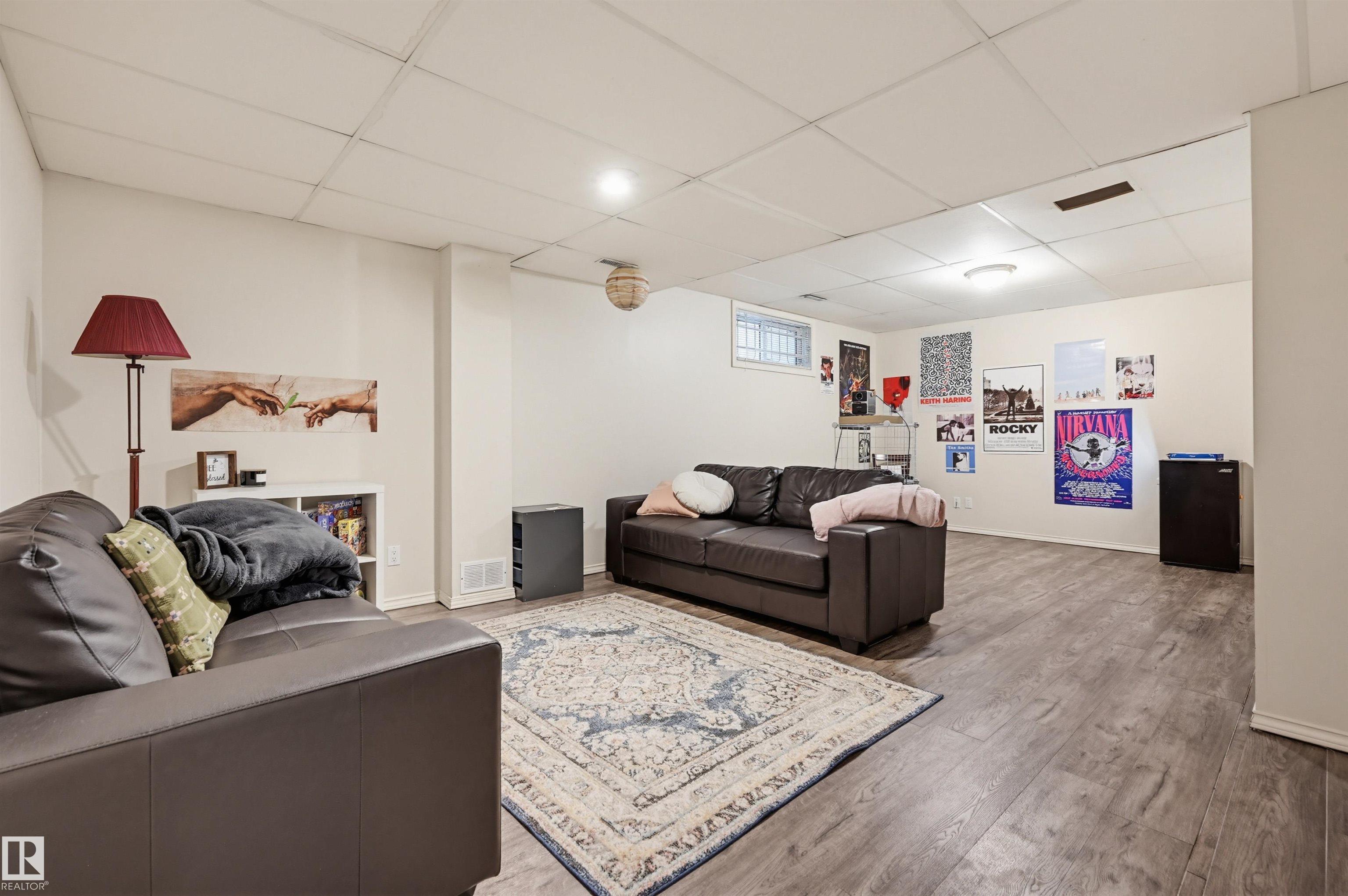 https://zimg.paragon.ice.com/ParagonImages/Property/PM/RAE/225400668/27/0/0/2483ff988e227a4d703982d02b6d5188/1/a3b4b808165de754cf694df5ba050740/225400668-49430981-5ed4-4d40-b30e-9d4da3e8c75e.JPG