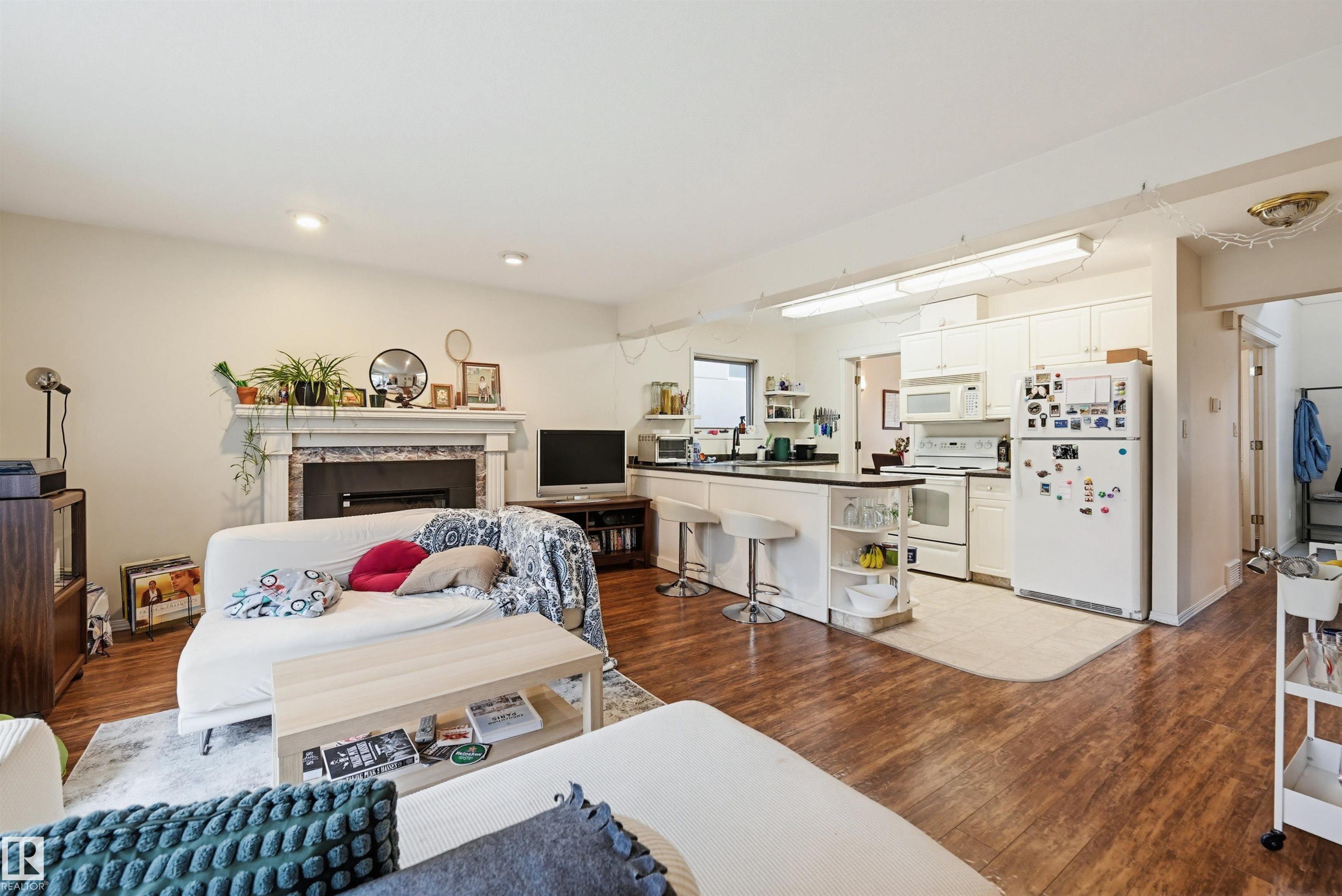 Picture for 11107 UNIVERSITY AV NW
