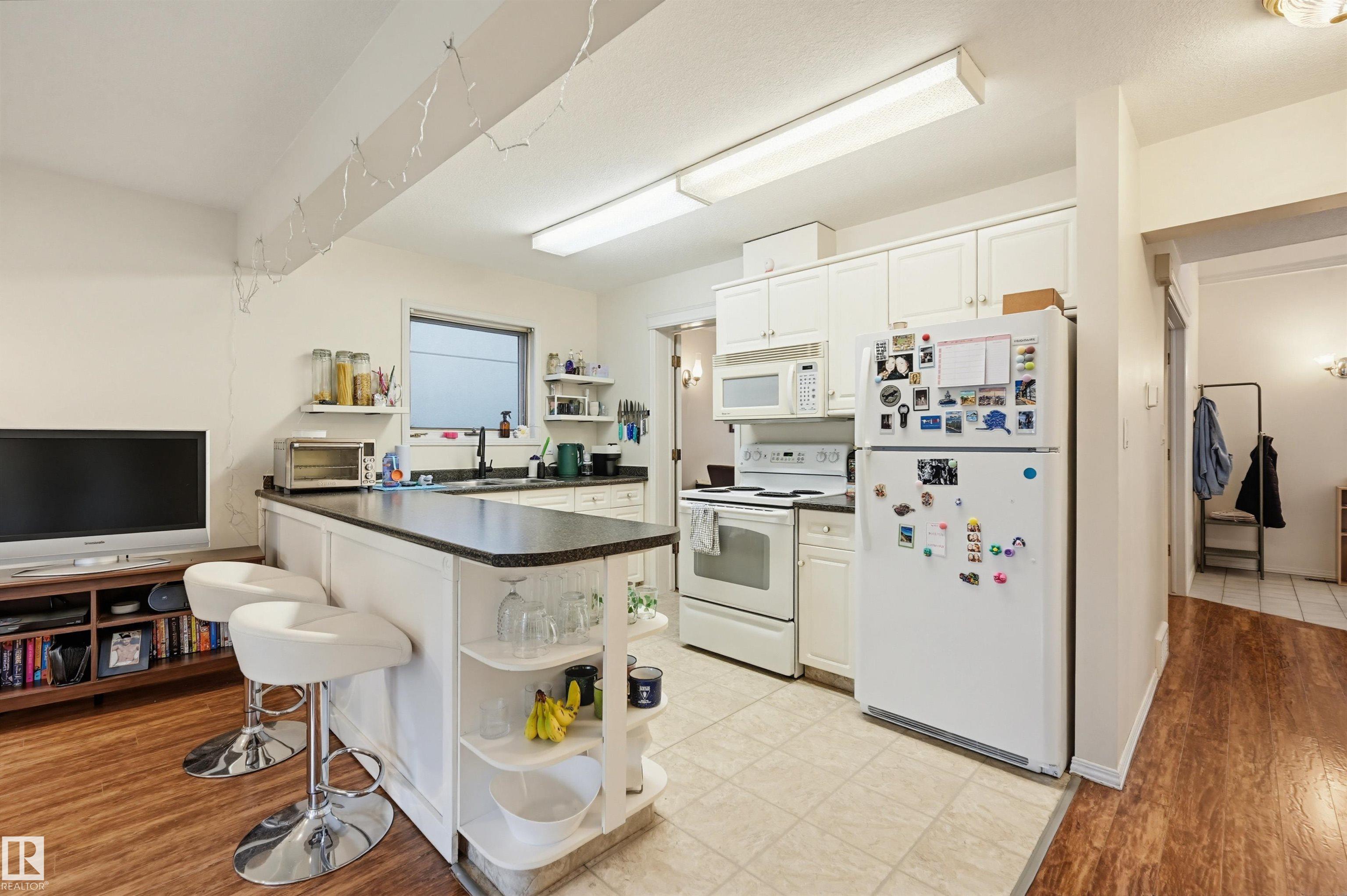 https://zimg.paragon.ice.com/ParagonImages/Property/PM/RAE/225400668/7/0/0/1145750e31d0ccbbe3e4ec80254a38b3/1/a3b4b808165de754cf694df5ba050740/225400668-43512060-db3a-49e3-a0ab-c634d5eca6b5.JPG