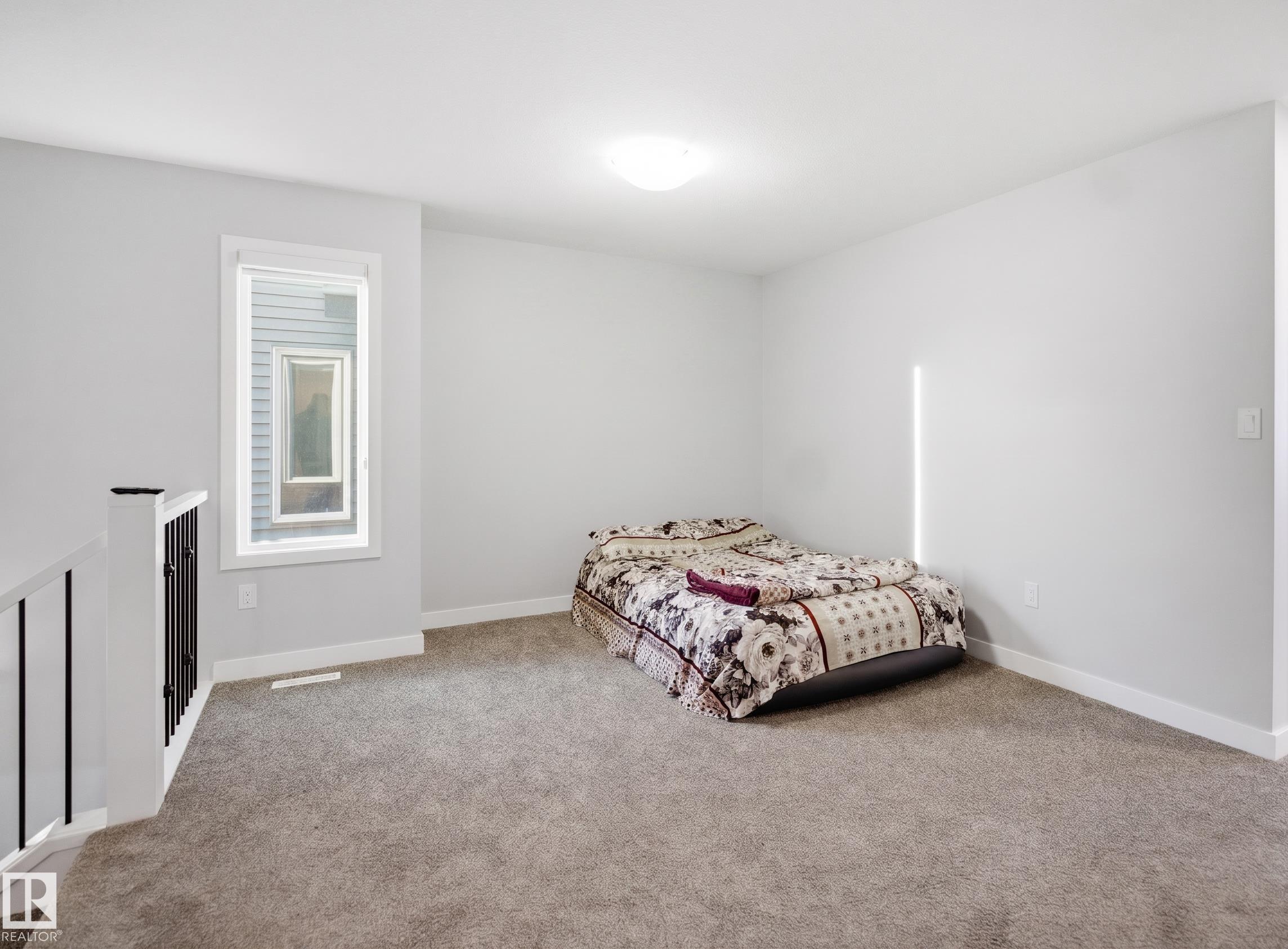 https://zimg.paragon.ice.com/ParagonImages/Property/PM/RAE/225400672/17/0/0/87d2a2966876539a860caca2a18bc630/1/de4a514dd706265c72cd4b7d76d933a6/225400672-d7b5f583-b654-4a54-ae6e-364ec1a4c8a8.JPG