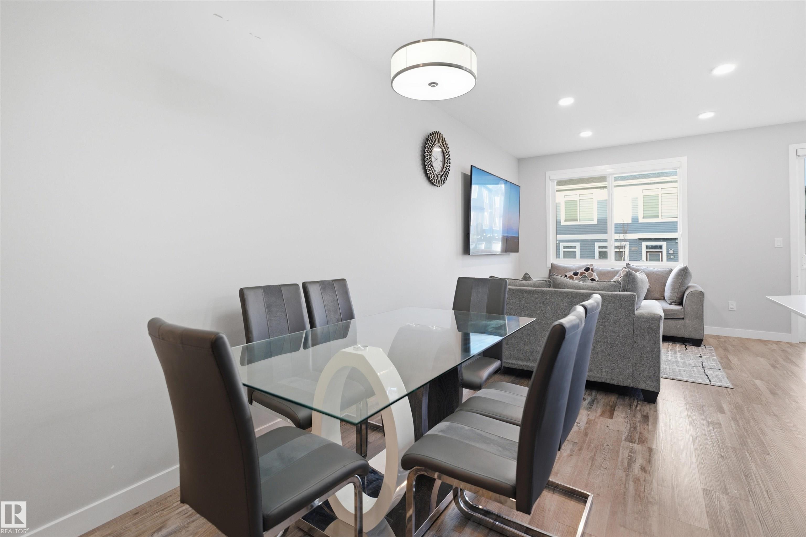 https://zimg.paragon.ice.com/ParagonImages/Property/PM/RAE/225400672/7/0/0/1ce723e784dea88e9152a494e3f49ed5/1/de4a514dd706265c72cd4b7d76d933a6/225400672-5c4781c0-68ea-41fa-8d90-96fe43ed8426.JPG