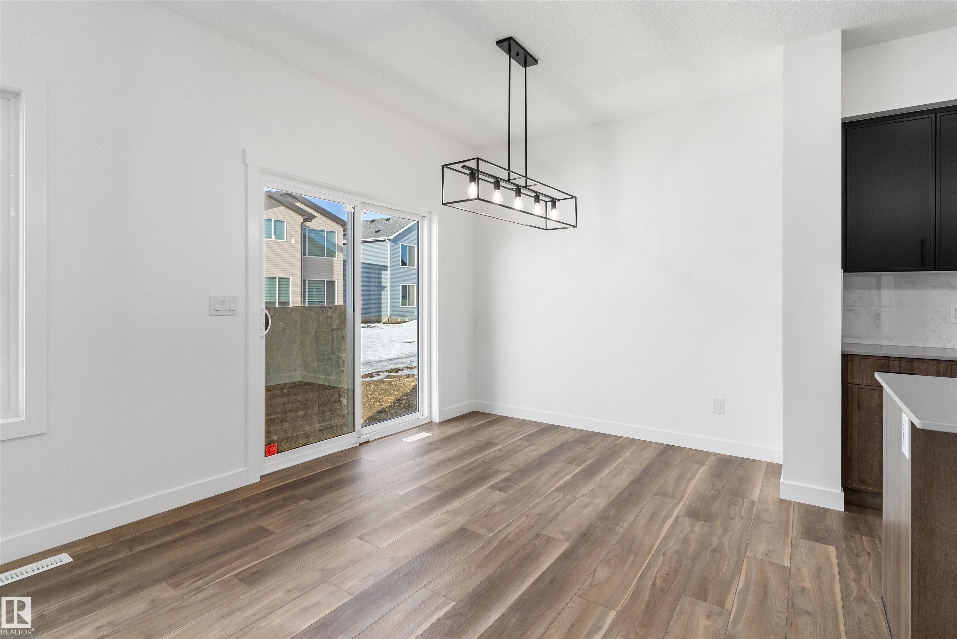 https://zimg.paragon.ice.com/ParagonImages/Property/PM/RAE/225400678/10/0/0/574990b6309de90e299a7506e256a763/1/6024623d583dc3212d2e5bfa54346c21/225400678-2d060f50-1f22-4794-ad88-9f64057f6ab7.JPG
