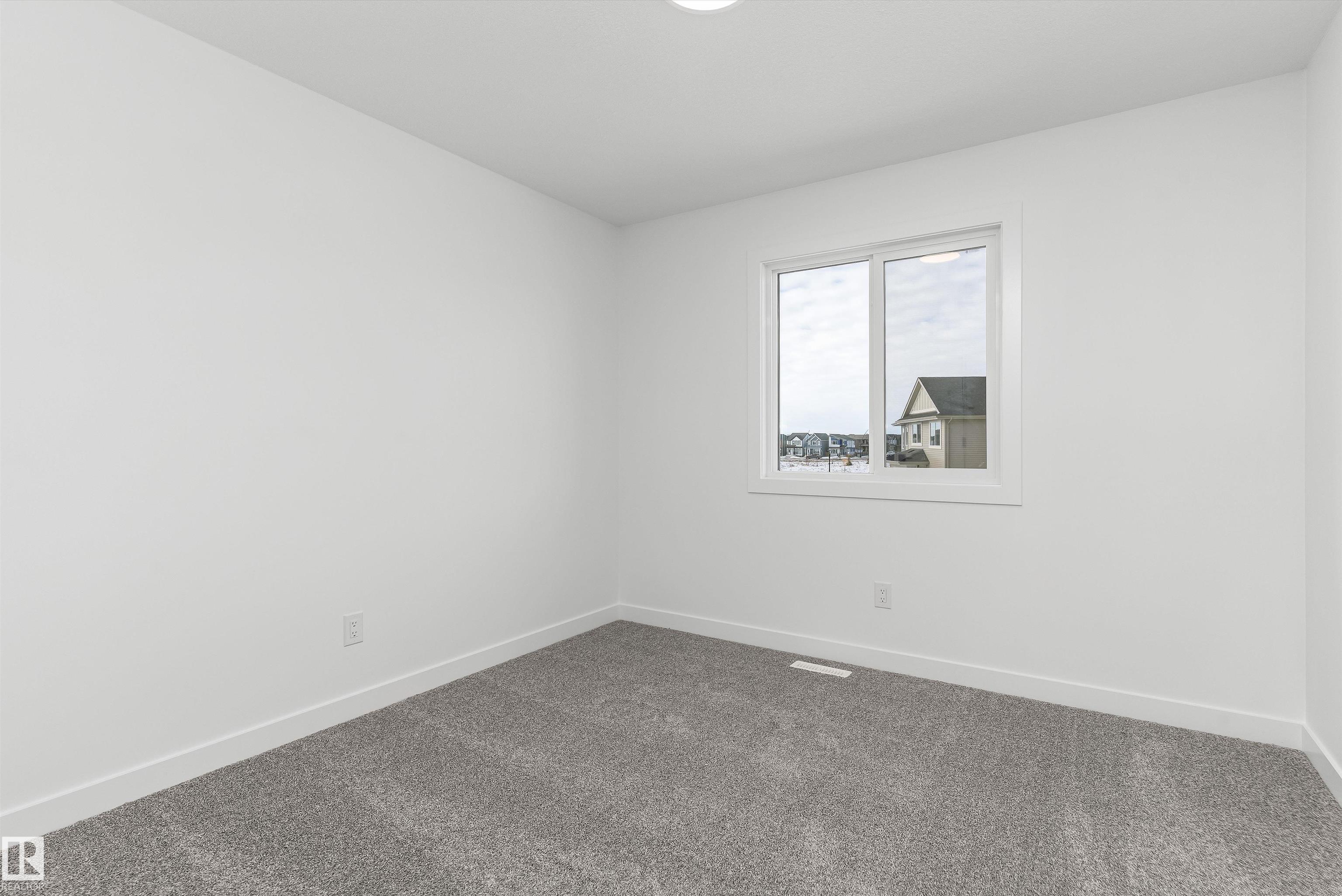 https://zimg.paragon.ice.com/ParagonImages/Property/PM/RAE/225400678/25/0/0/611e27cfd93bf41b4e50e29646bd13a5/1/6024623d583dc3212d2e5bfa54346c21/225400678-8f00e0aa-e57e-4449-a586-75fba84ba142.JPG