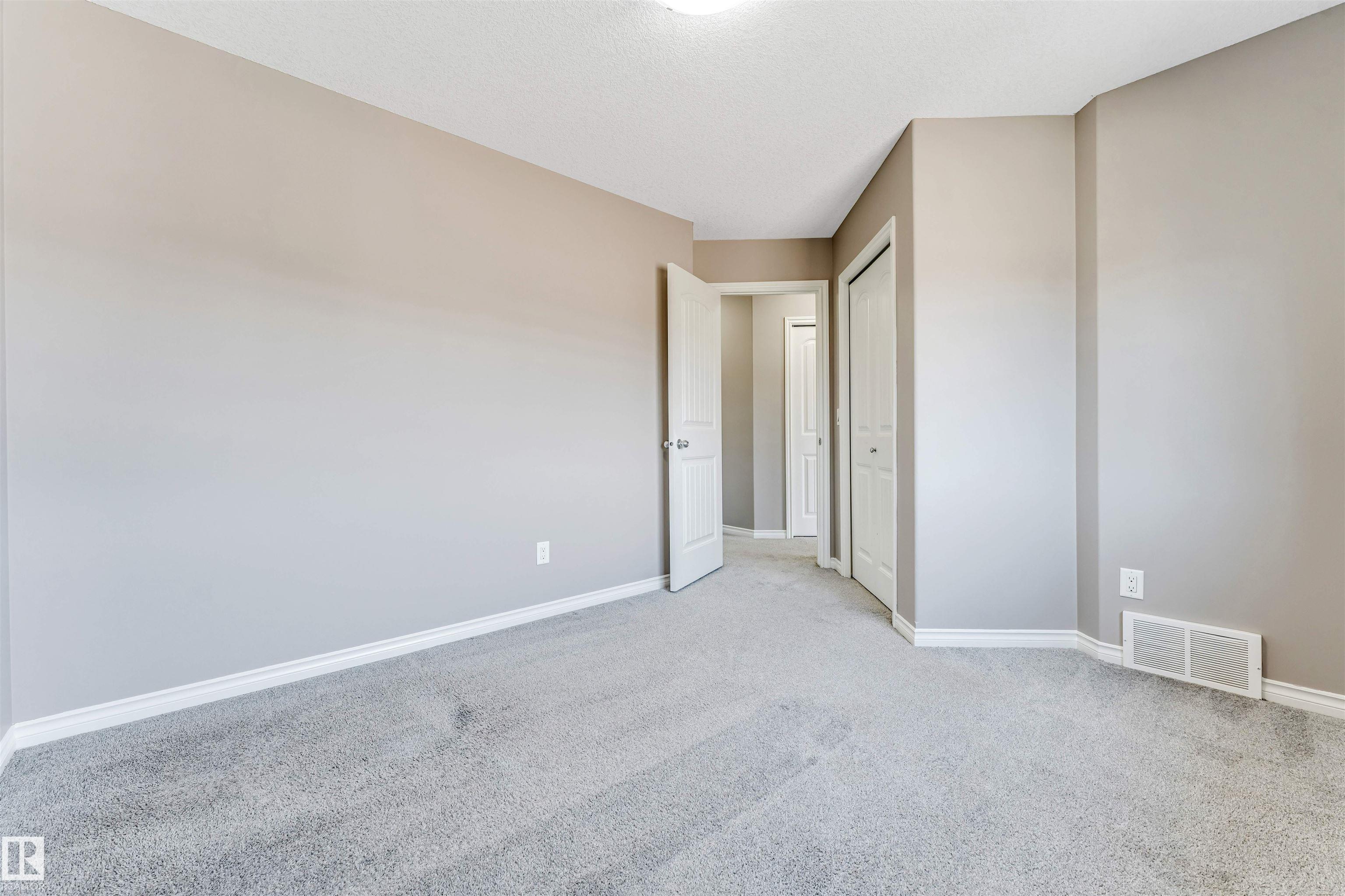 https://zimg.paragon.ice.com/ParagonImages/Property/PM/RAE/225400681/40/0/0/3b8fb79041b847cb135cc2bd51450c14/1/496ec35367591401a3ca016415ee36e5/225400681-89169fc3-03a9-4403-ad22-74bb12c20175.JPG