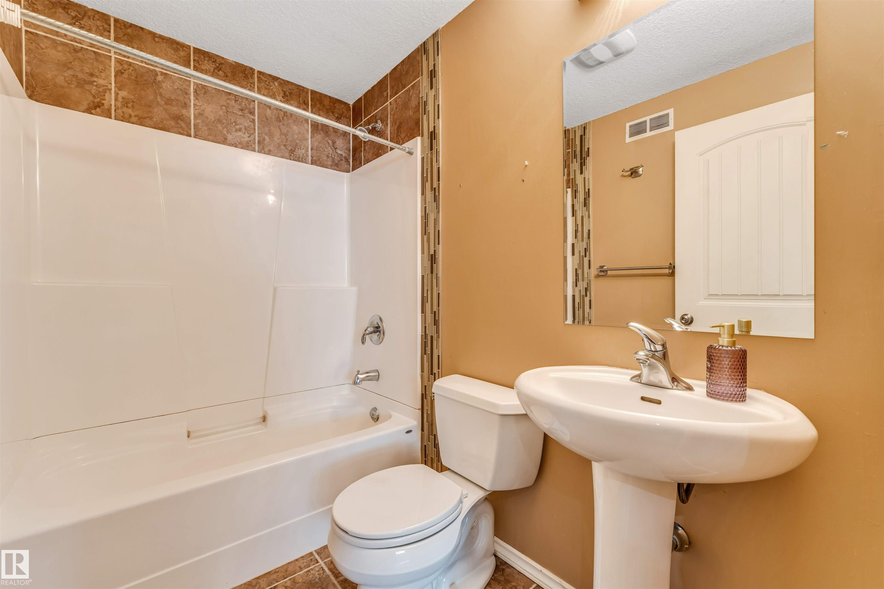 https://zimg.paragon.ice.com/ParagonImages/Property/PM/RAE/225400681/54/0/0/6899be787e676f6c978277b7feac1c48/1/496ec35367591401a3ca016415ee36e5/225400681-53d34c6b-844b-4f1f-8a94-9d35d44a8cac.JPG